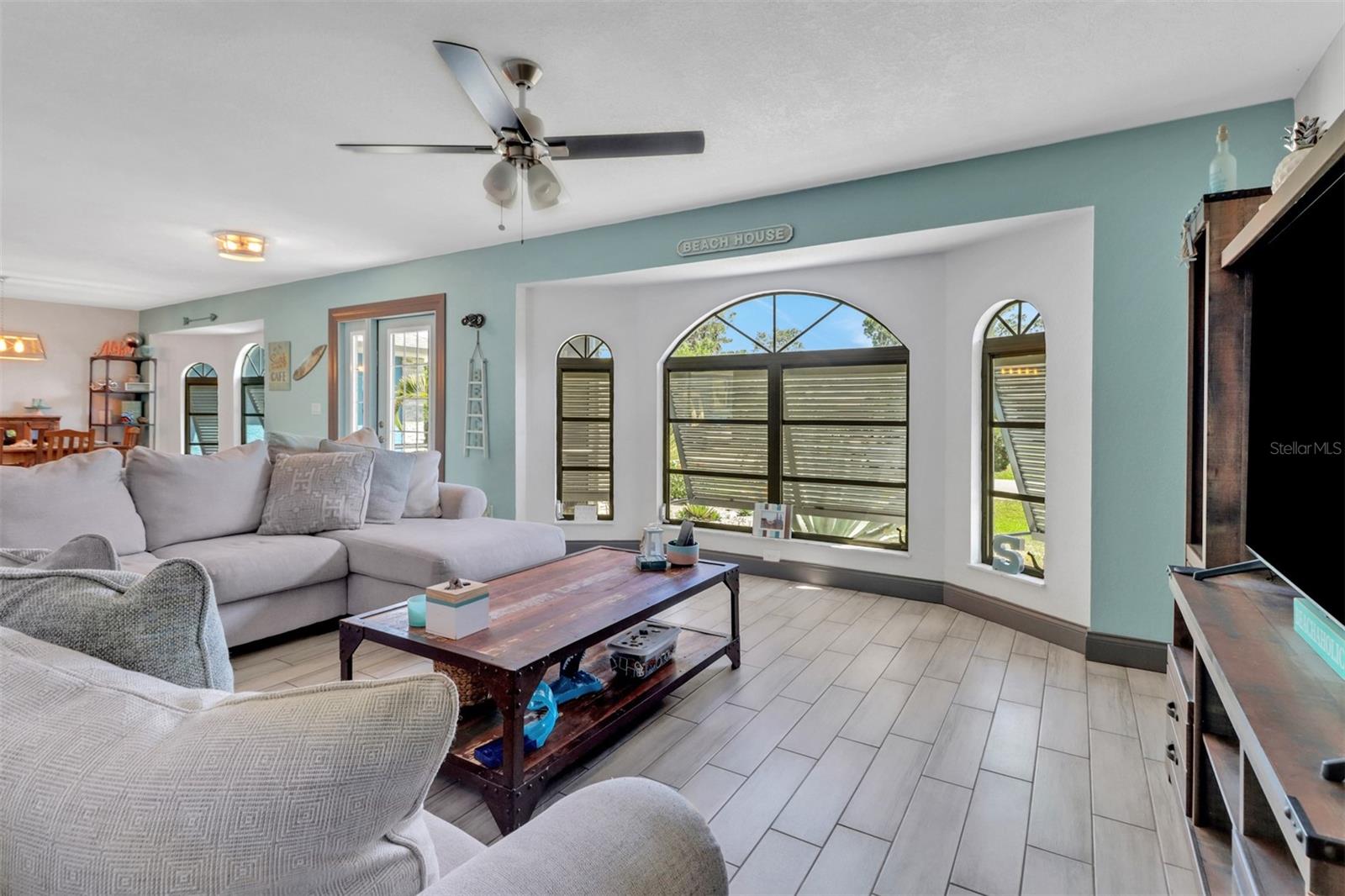 Image 18 of 36 For 23088 Allen Avenue