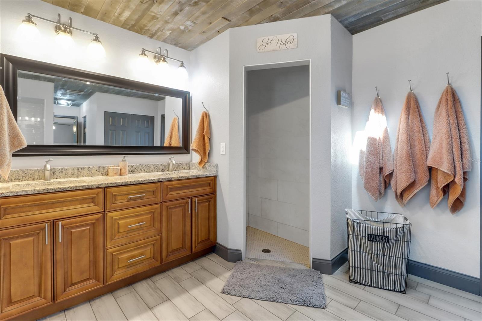 Image 21 of 36 For 23088 Allen Avenue