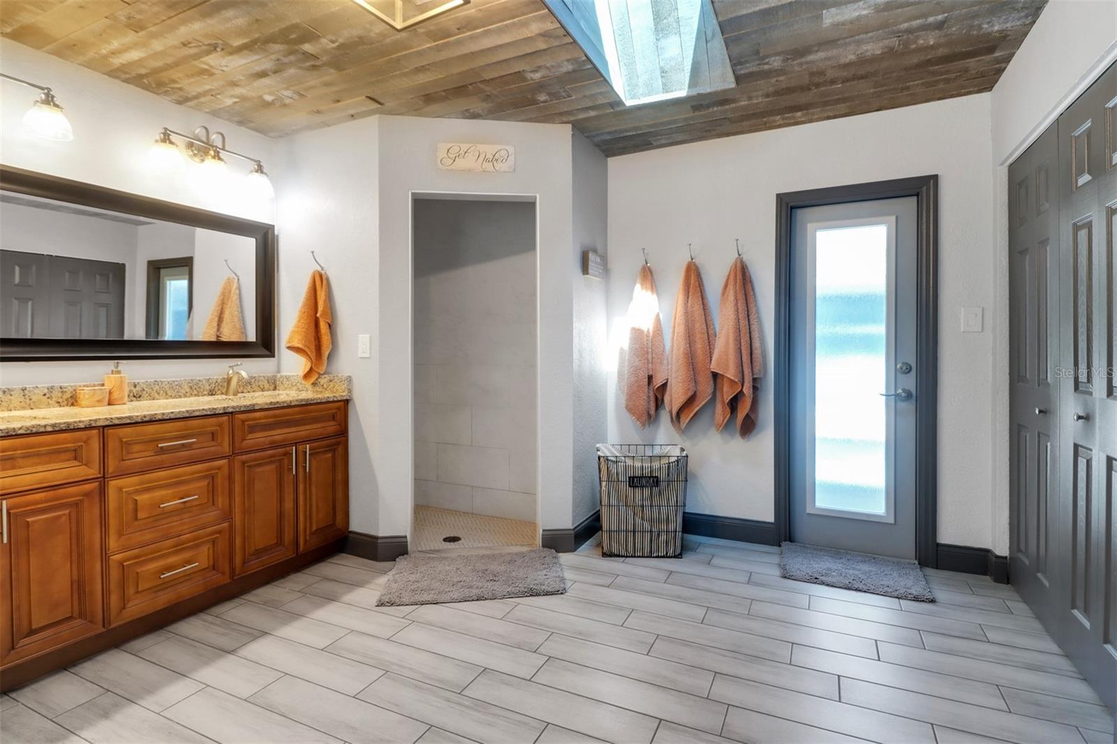 Image 22 of 36 For 23088 Allen Avenue