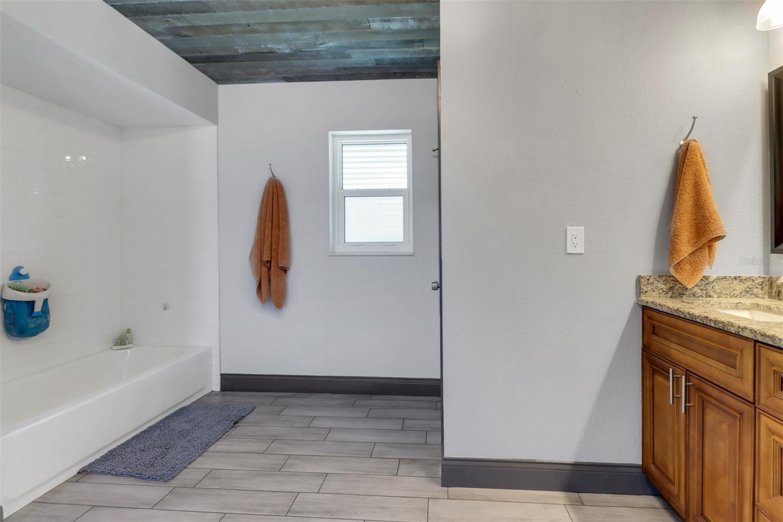 Image 23 of 36 For 23088 Allen Avenue