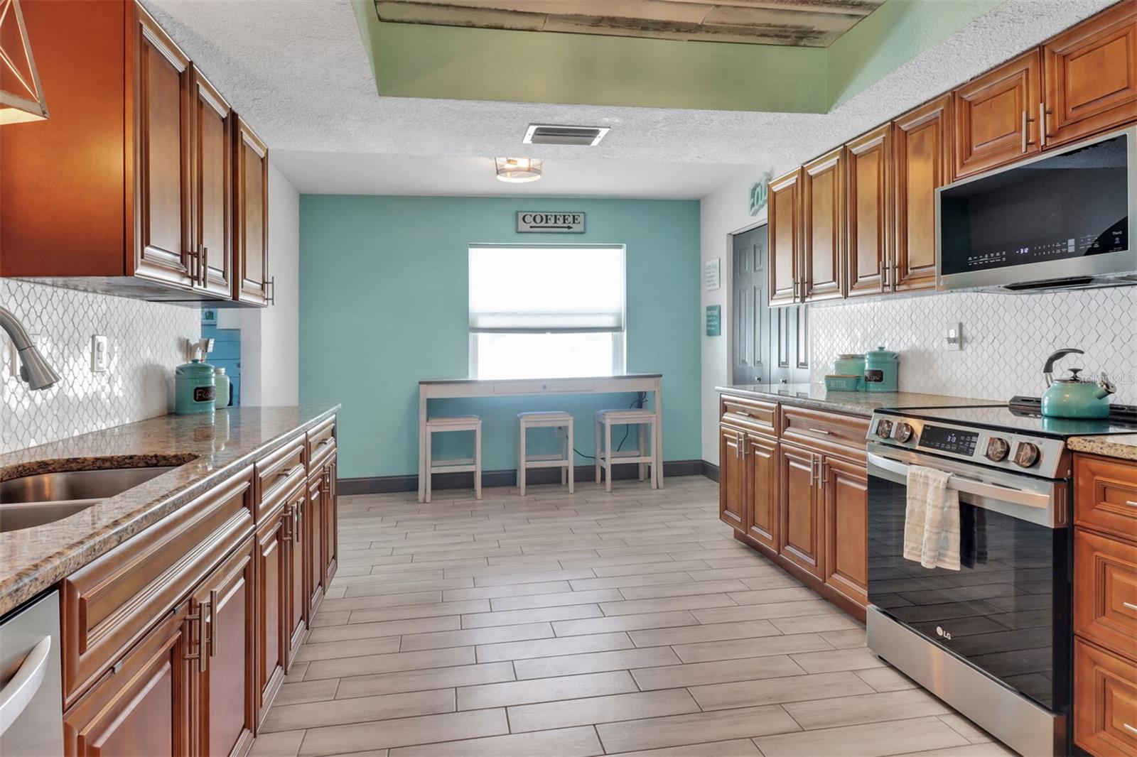 Image 4 of 36 For 23088 Allen Avenue