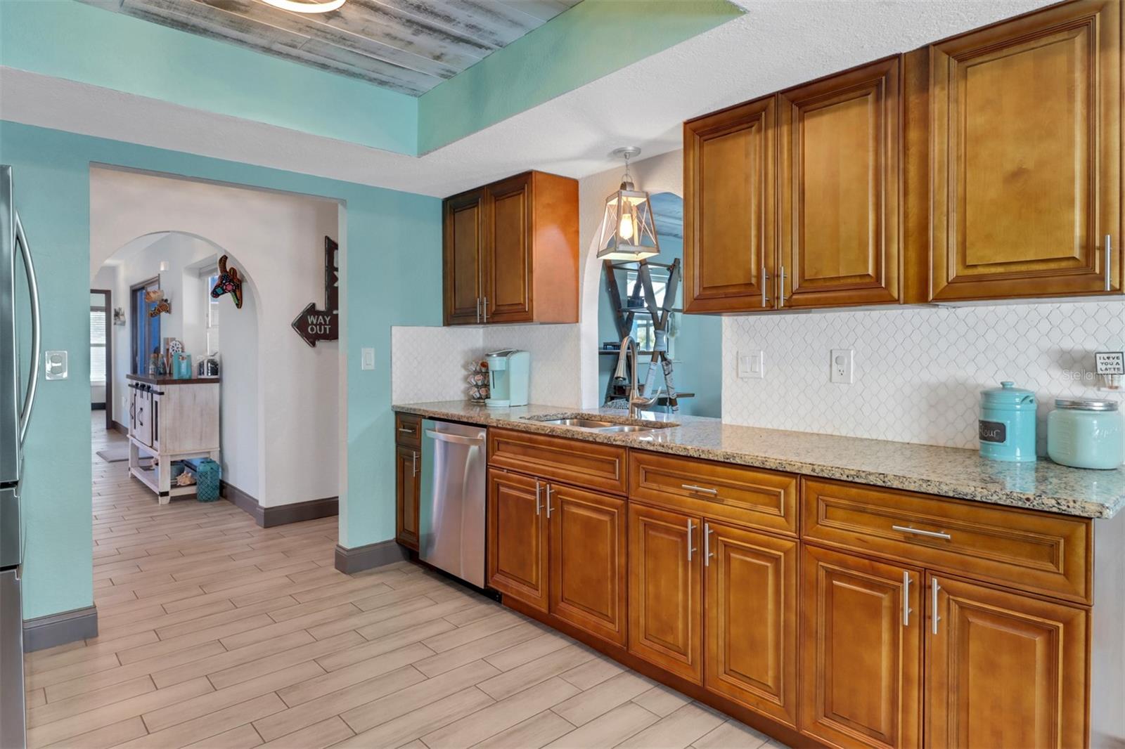 Image 5 of 36 For 23088 Allen Avenue