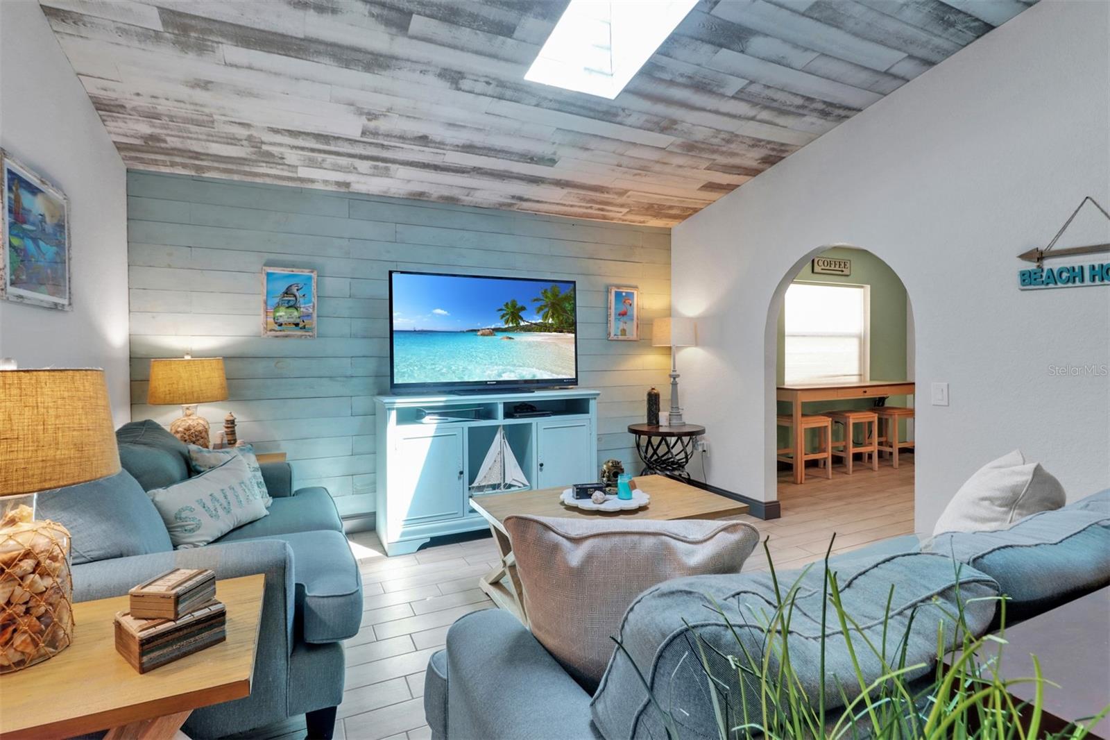 Image 9 of 36 For 23088 Allen Avenue