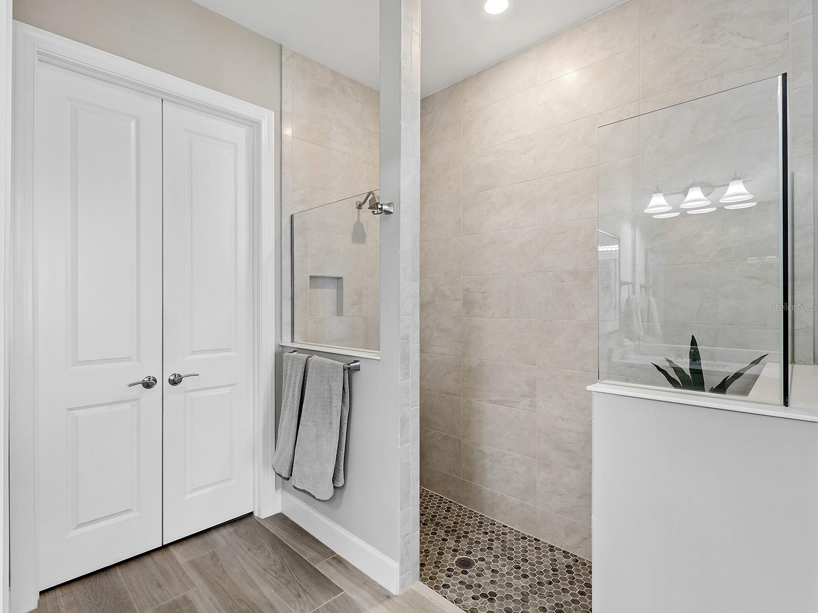 Image 41 of 92 For 17807 Eastbrook Terrace