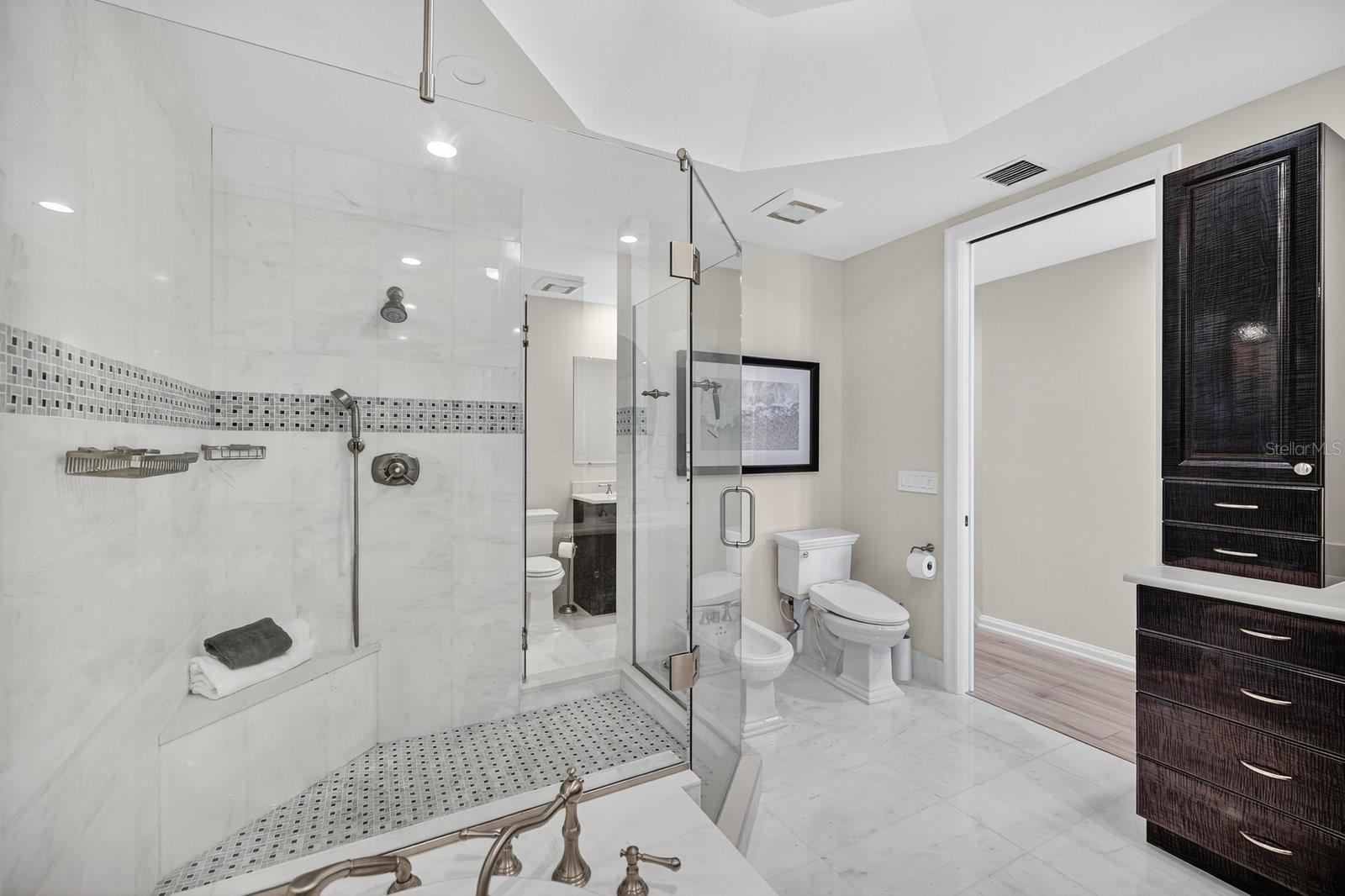 Image 20 of 98 For 415 L Ambiance Drive C403