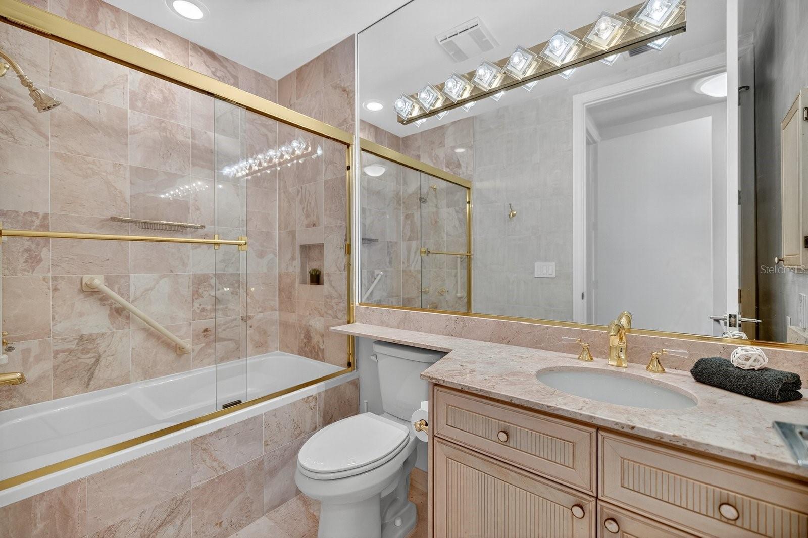 Image 29 of 98 For 415 L Ambiance Drive C403