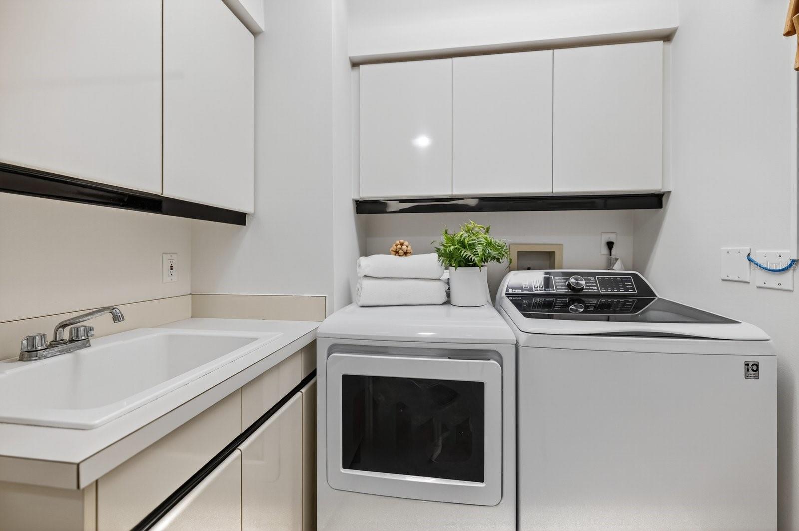 Image 43 of 98 For 415 L Ambiance Drive C403