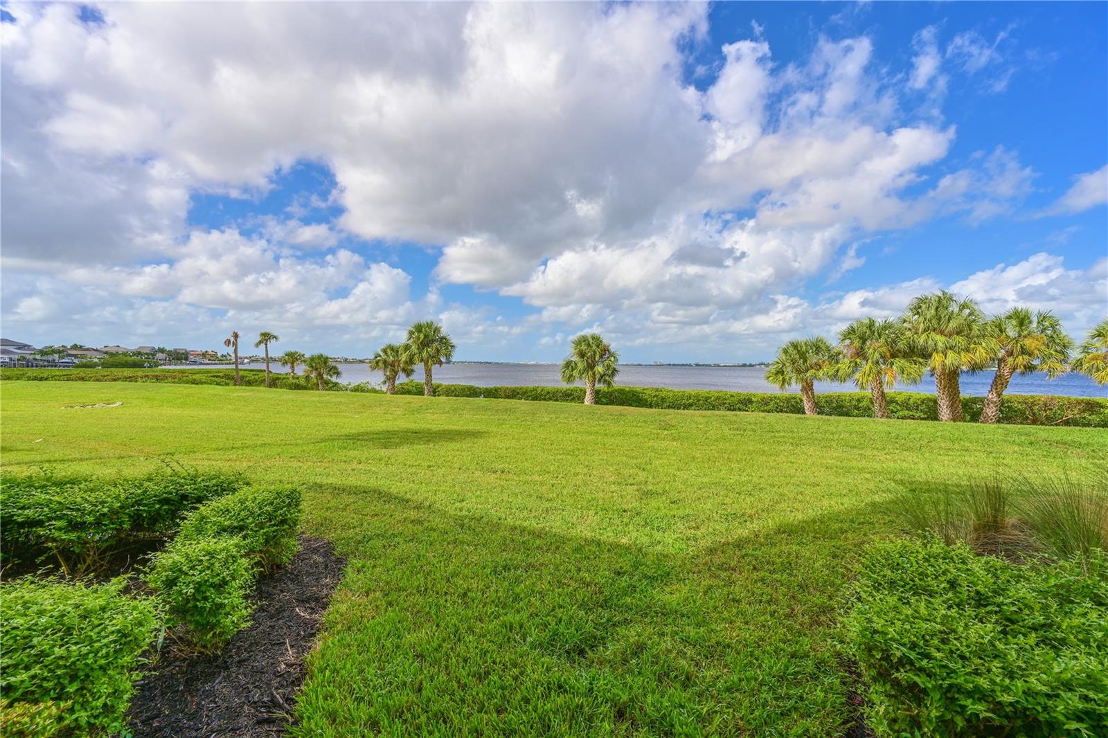 Image 24 of 74 For 910 Tidewater Shores Loop 102