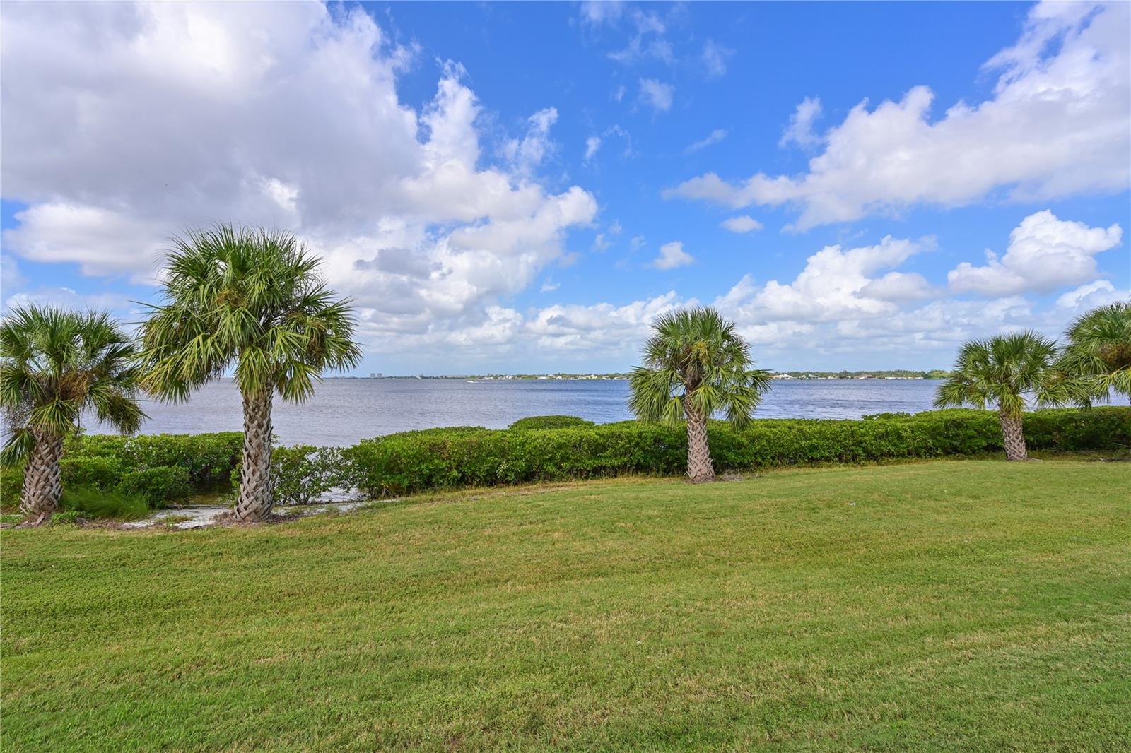 Image 27 of 74 For 910 Tidewater Shores Loop 102
