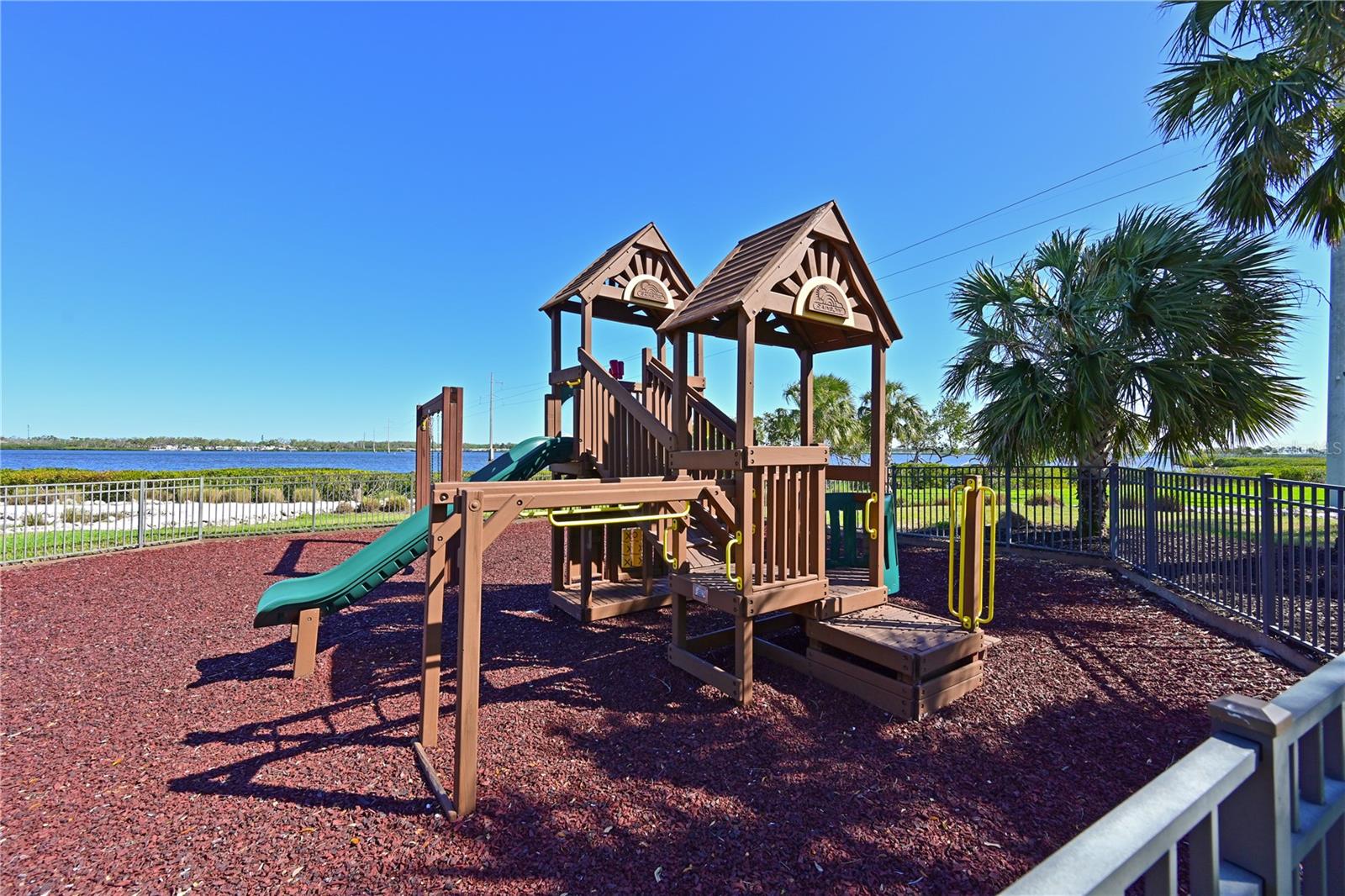 Image 39 of 74 For 910 Tidewater Shores Loop 102