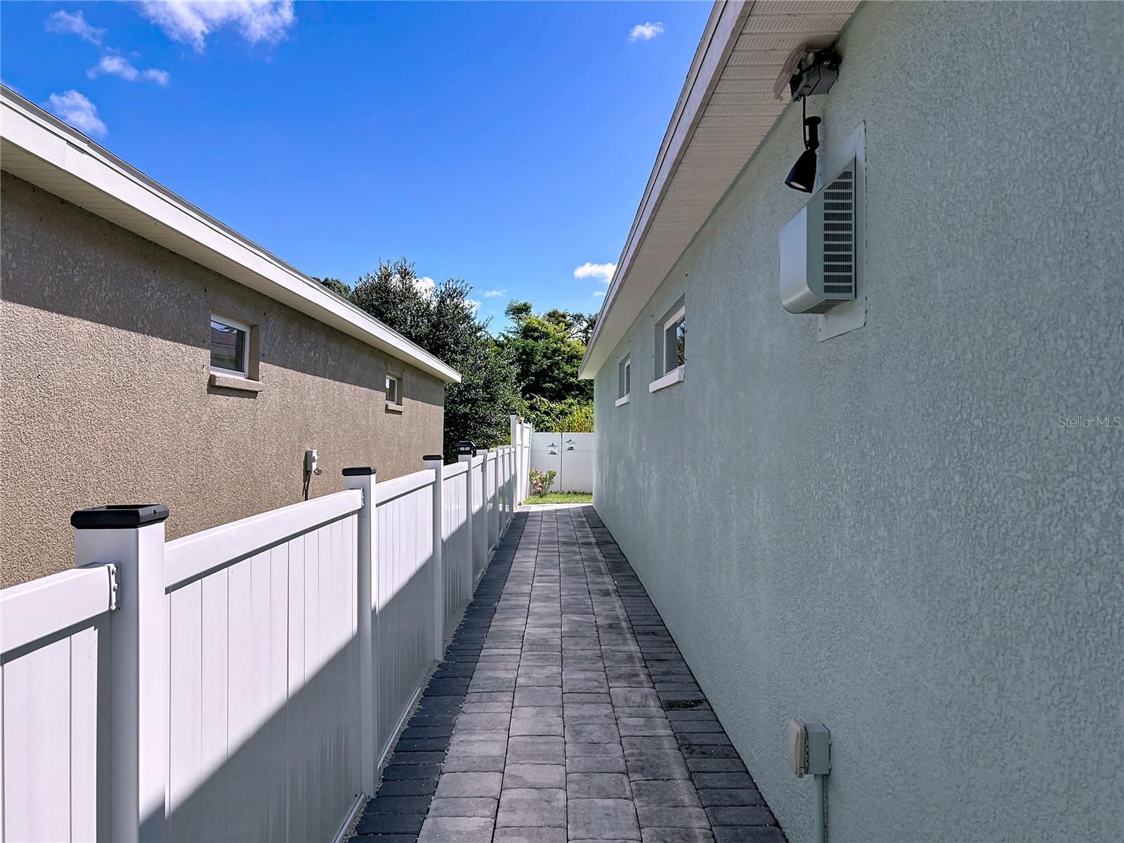 Image 26 of 35 For 1158 42nd Terrace E