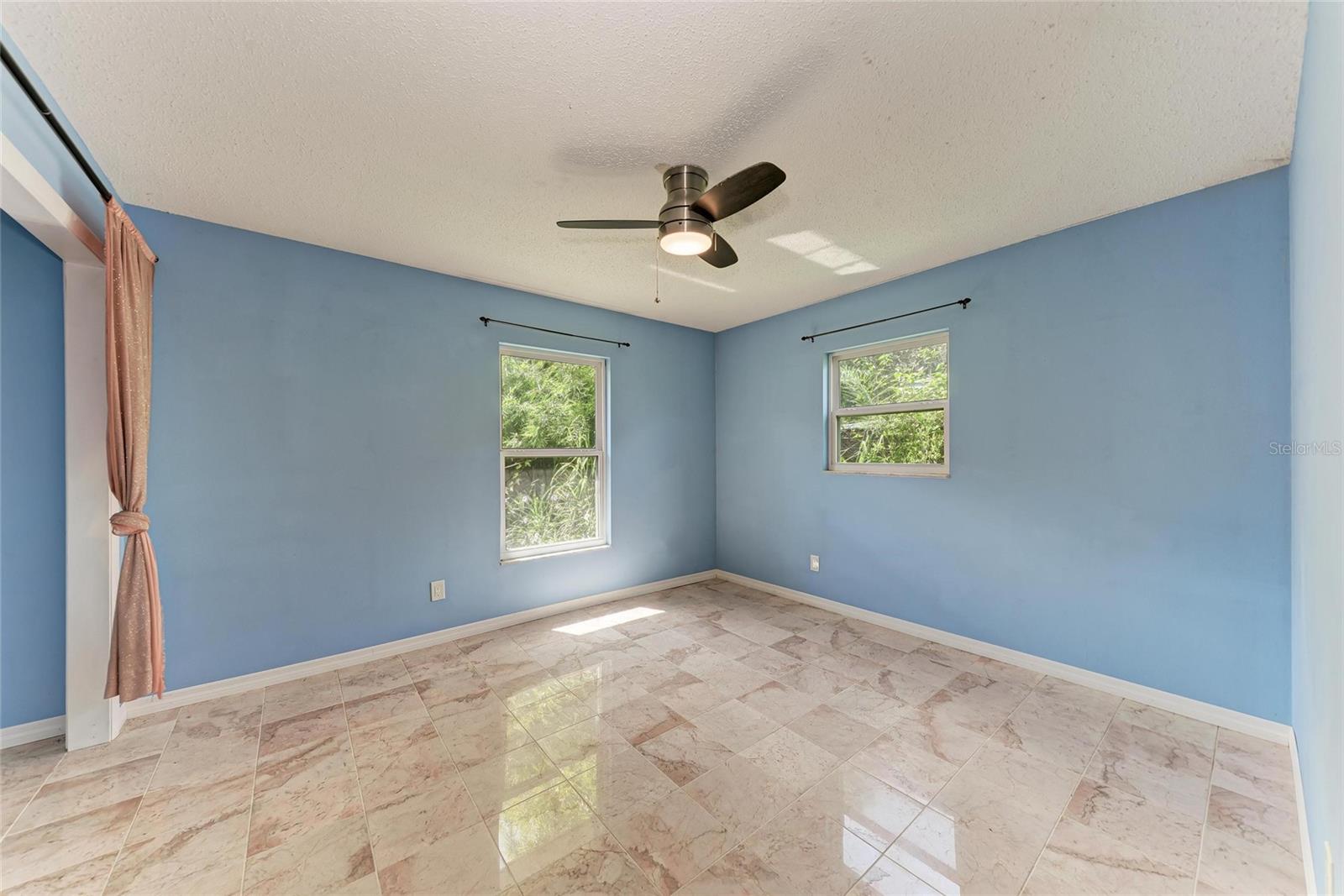 Image 13 of 34 For 6520 3rd Avenue Ne