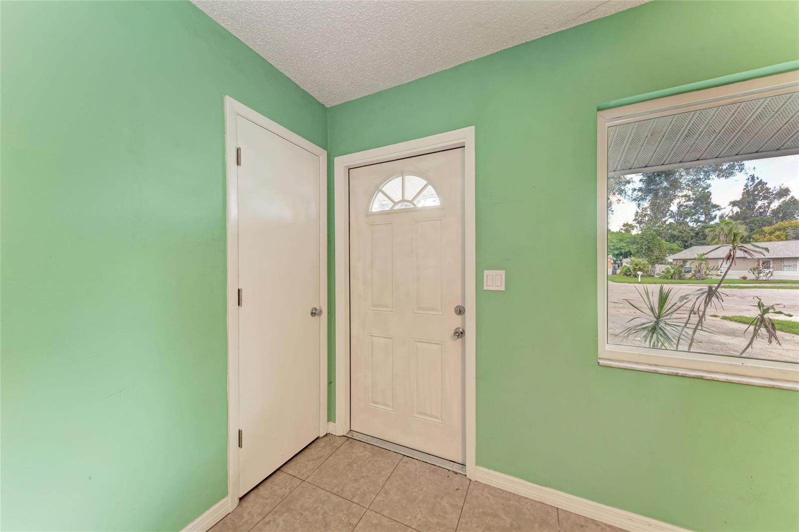 Image 3 of 34 For 6520 3rd Avenue Ne