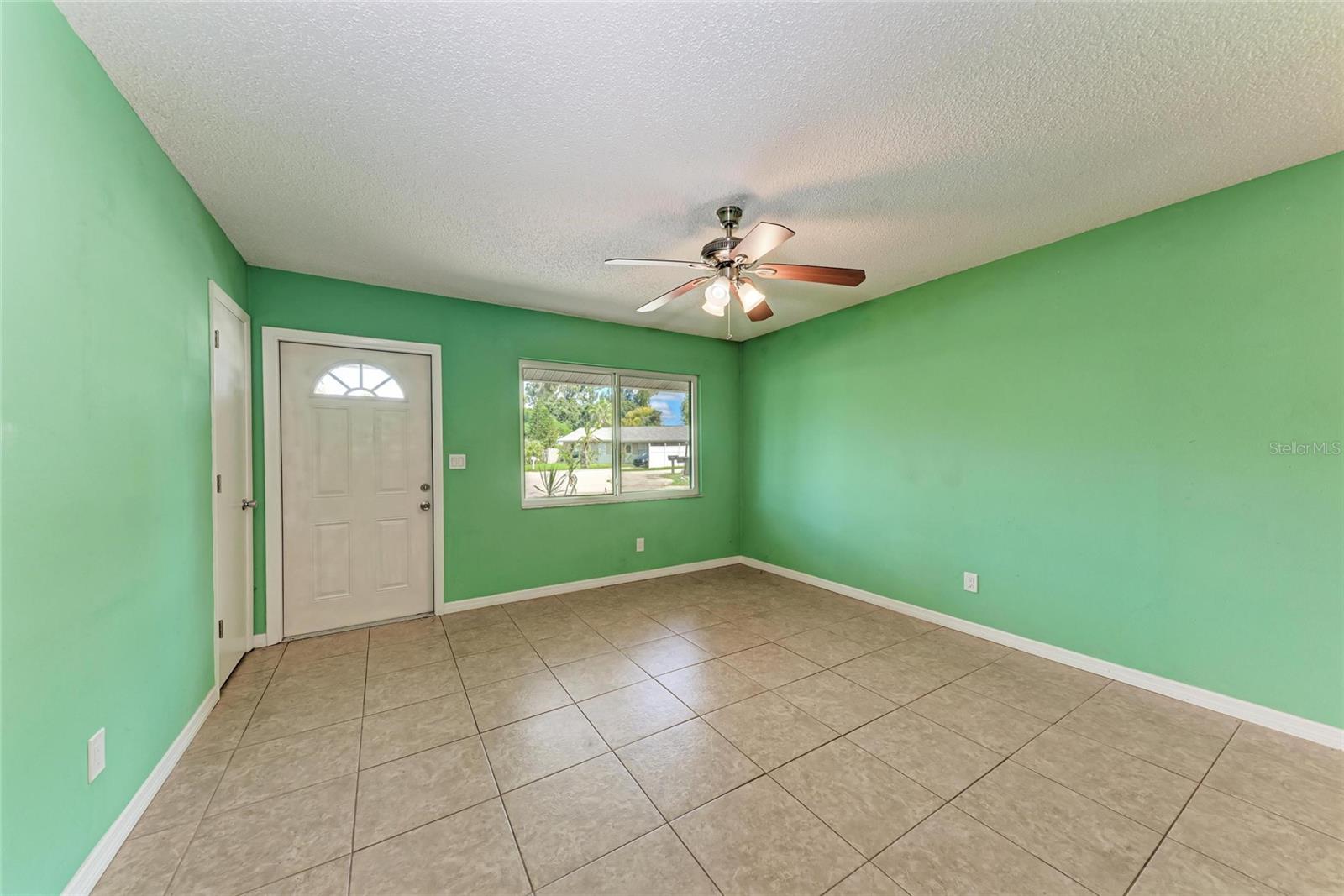 Image 7 of 34 For 6520 3rd Avenue Ne