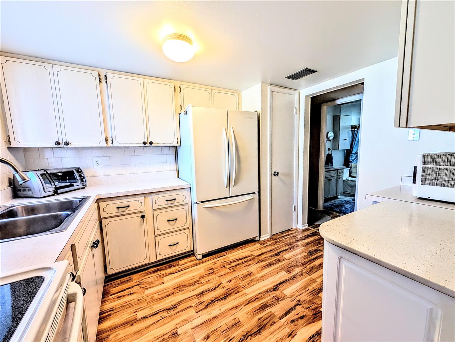 Image 2 of 23 For 5855 Palm Lane B21