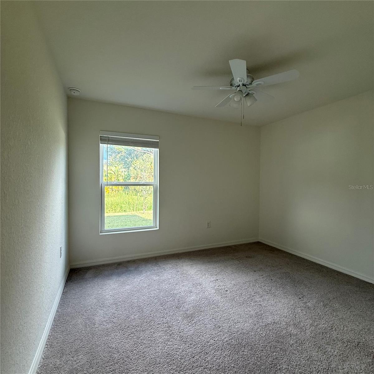 Image 21 of 27 For 1542 Log Lane