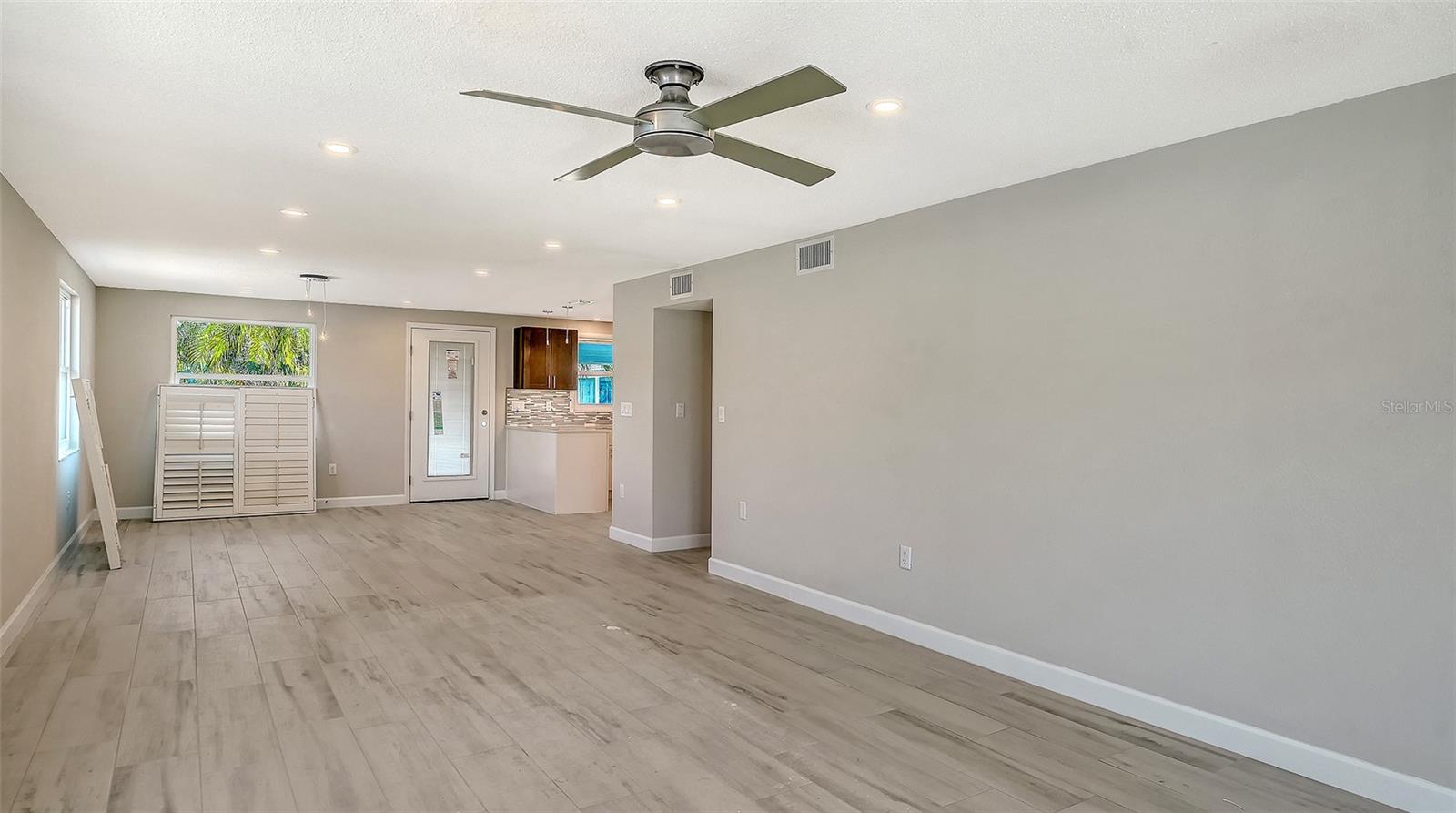 Image 11 of 39 For 738 El Centro