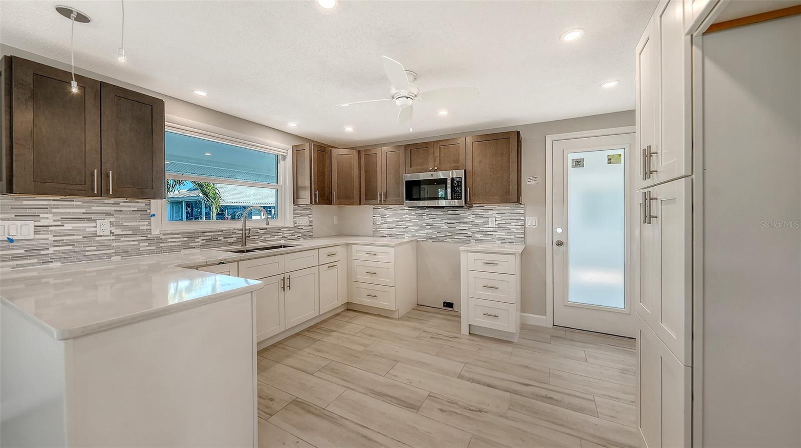 Image 4 of 39 For 738 El Centro