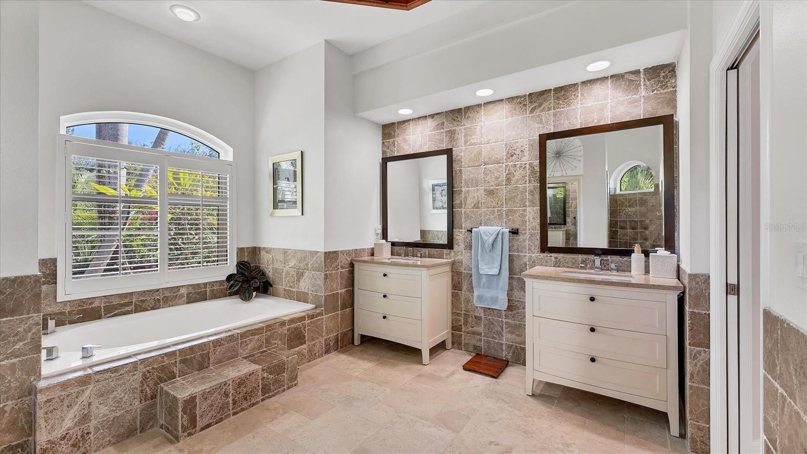 Image 30 of 76 For 9979 Cherry Hills Avenue Circle