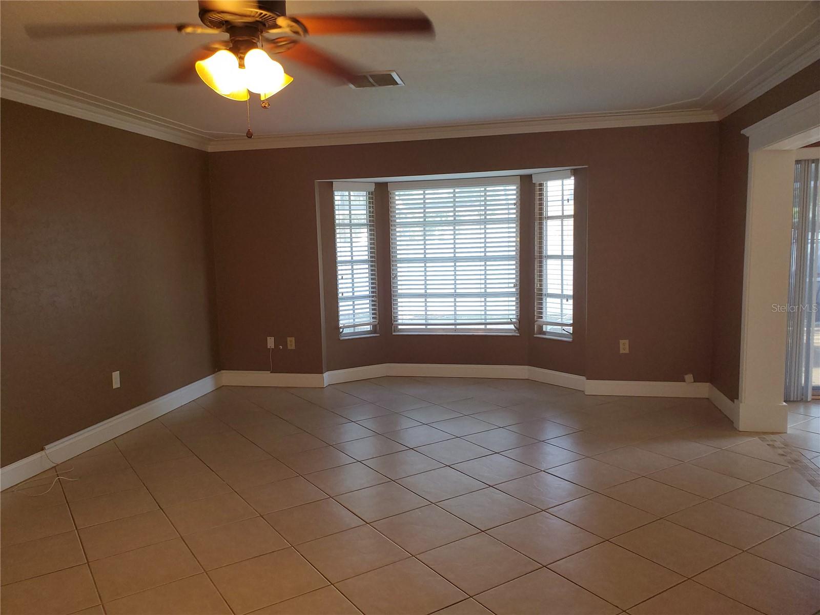 Image 2 of 18 For 3331 Sea View Street
