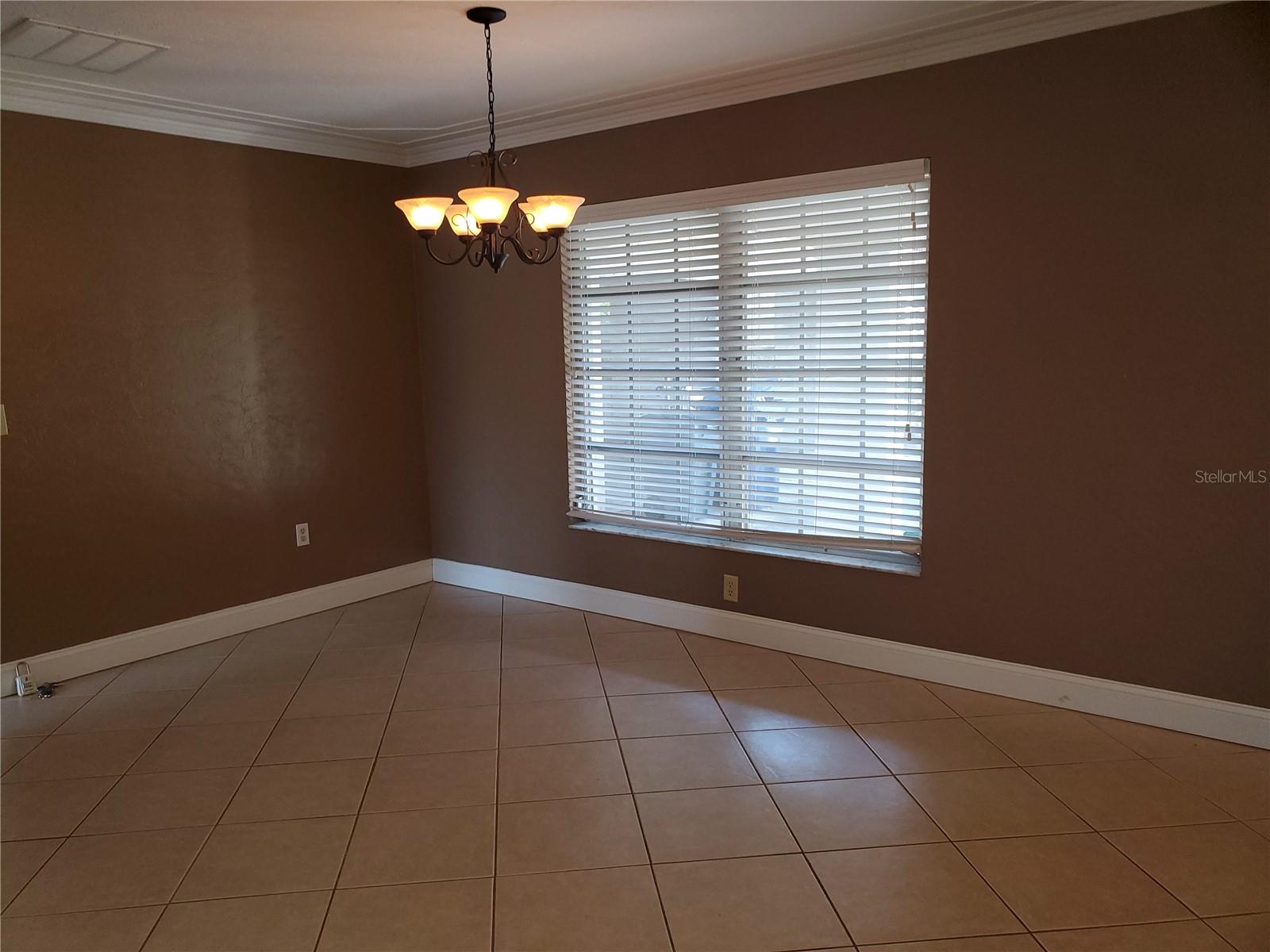 Image 3 of 18 For 3331 Sea View Street