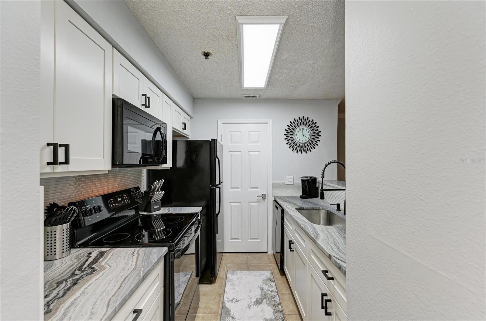 Image 6 of 18 For 1000 Horatio Street 303