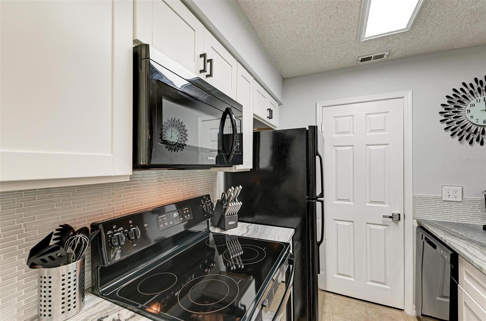 Image 7 of 18 For 1000 Horatio Street 303