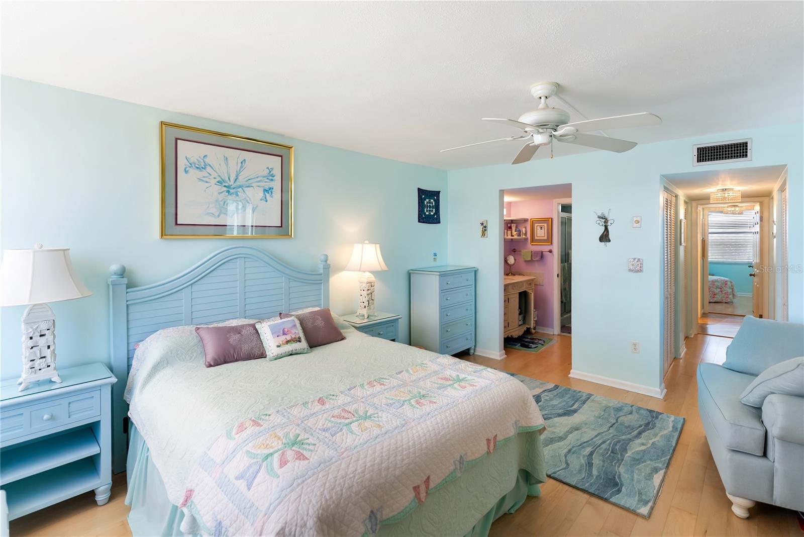 Image 33 of 76 For 1770 Benjamin Franklin Drive 407
