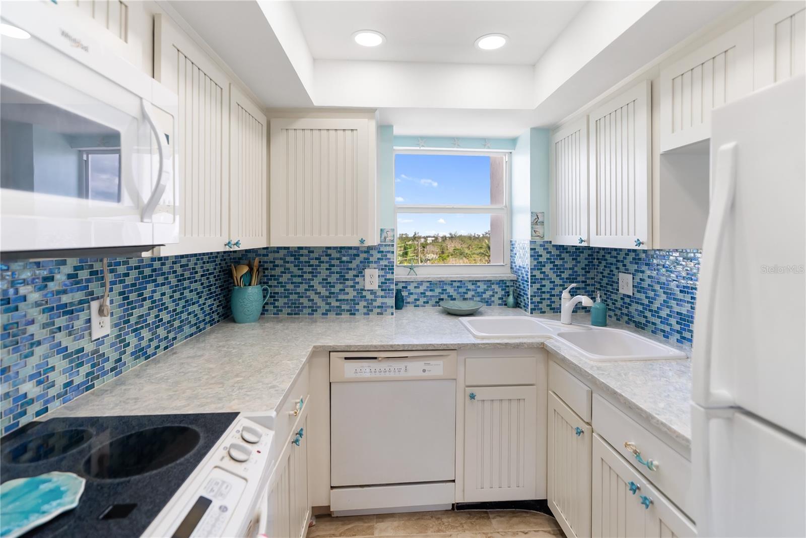 Image 4 of 76 For 1770 Benjamin Franklin Drive 407