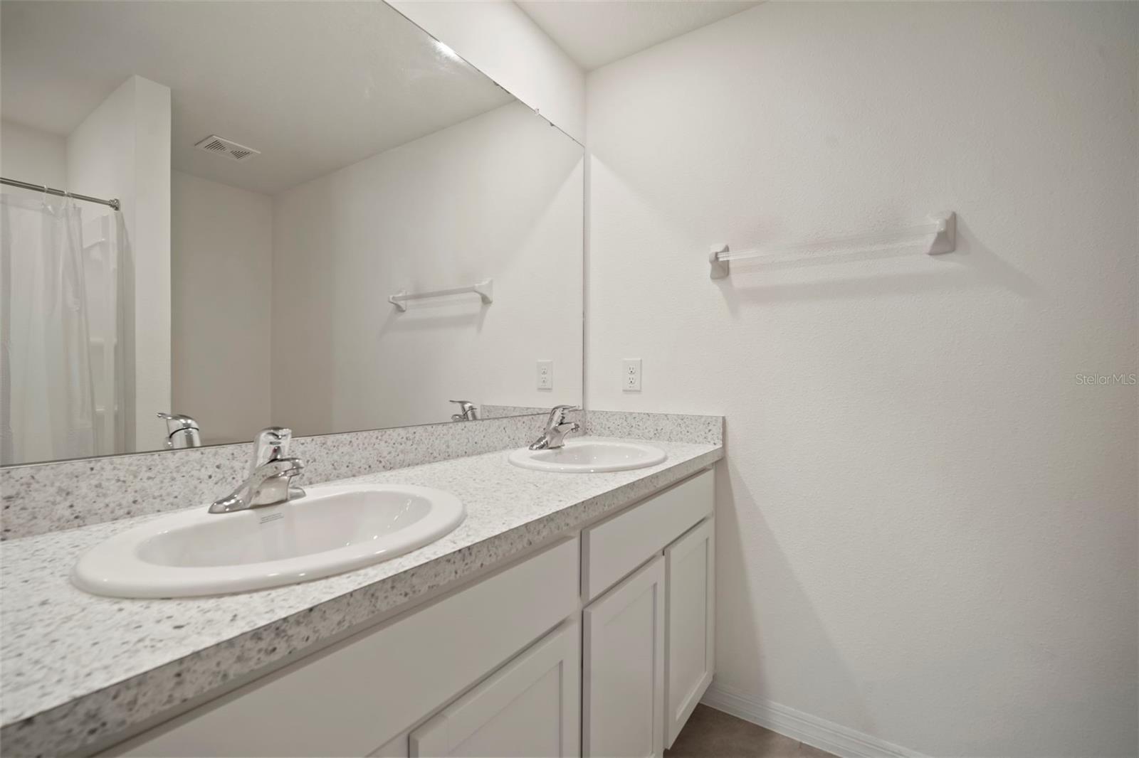 Image 11 of 19 For 37268 Kings Crown Drive