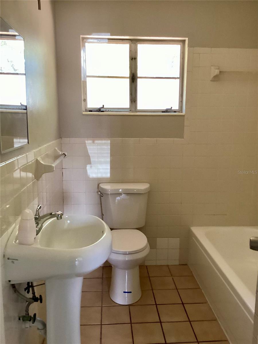 Image 11 of 15 For 2504 38th Avenue W