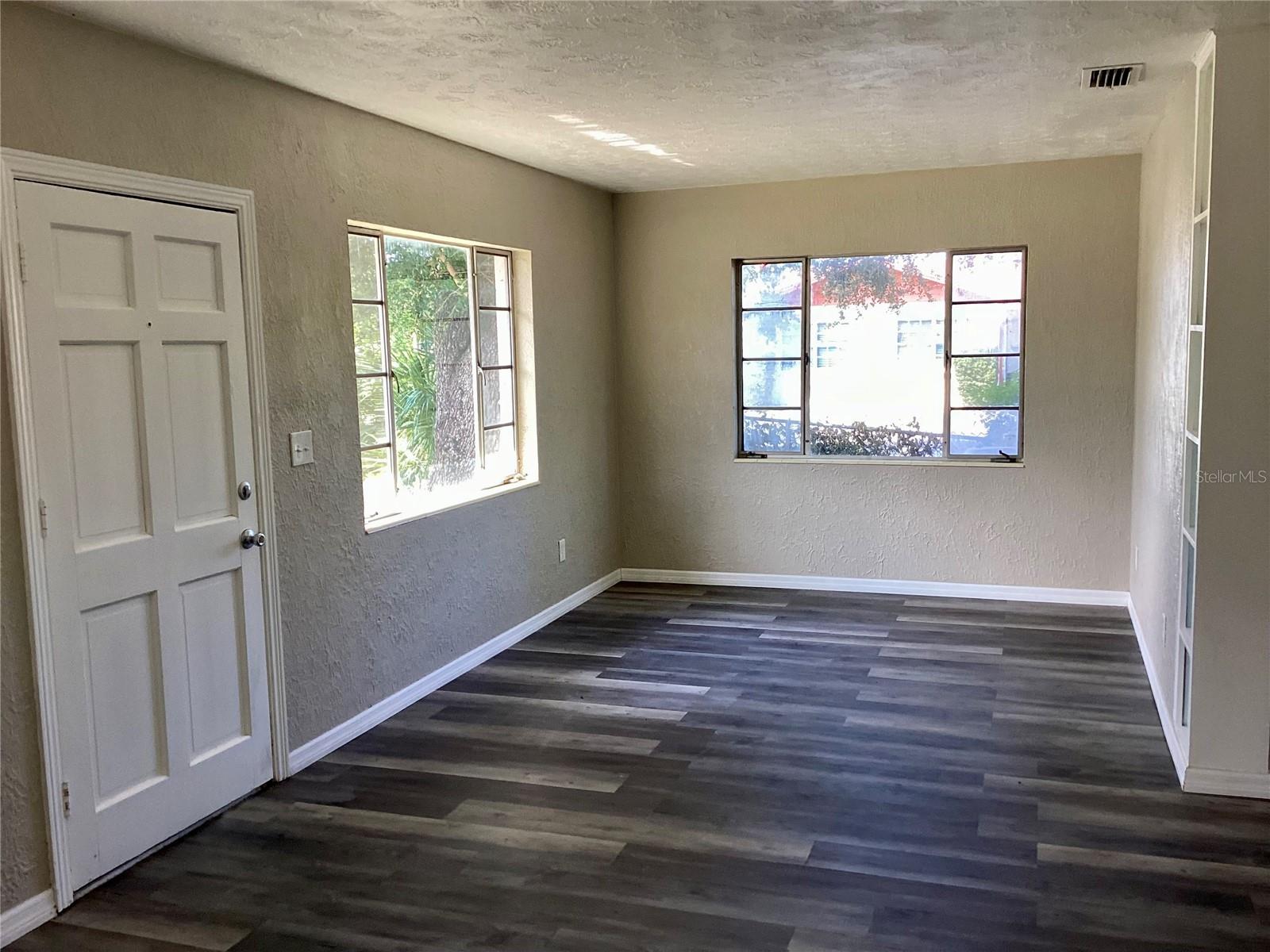 Image 3 of 15 For 2504 38th Avenue W