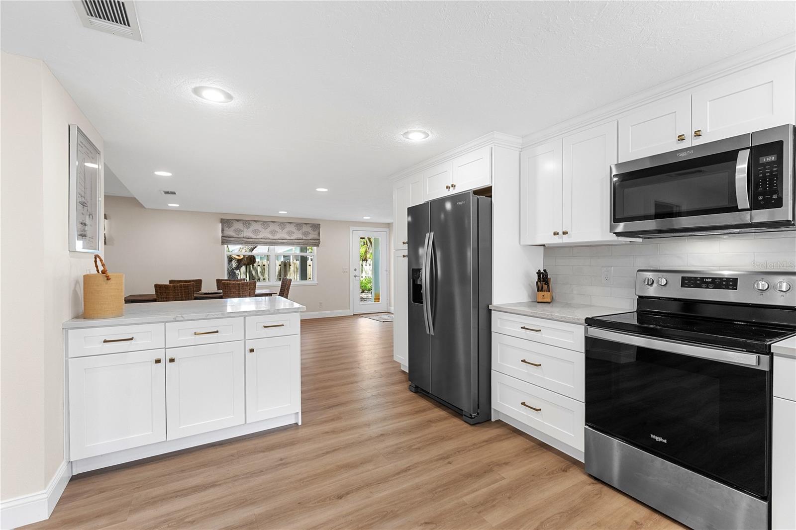 Image 13 of 37 For 5151 Saint Albans Avenue