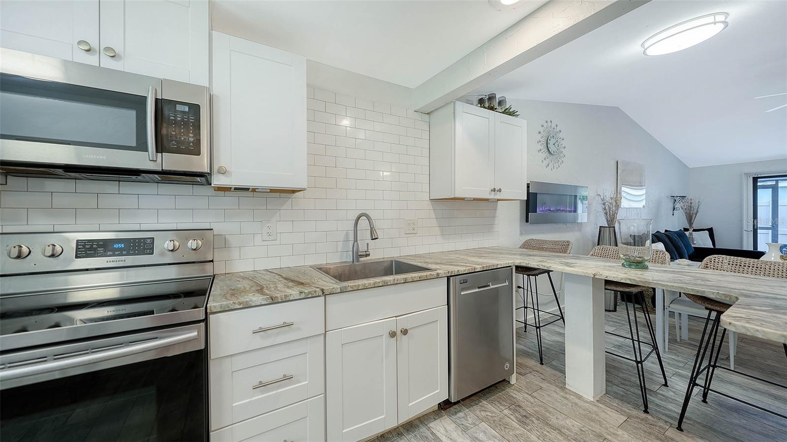 Image 19 of 82 For 5911 39th Avenue W