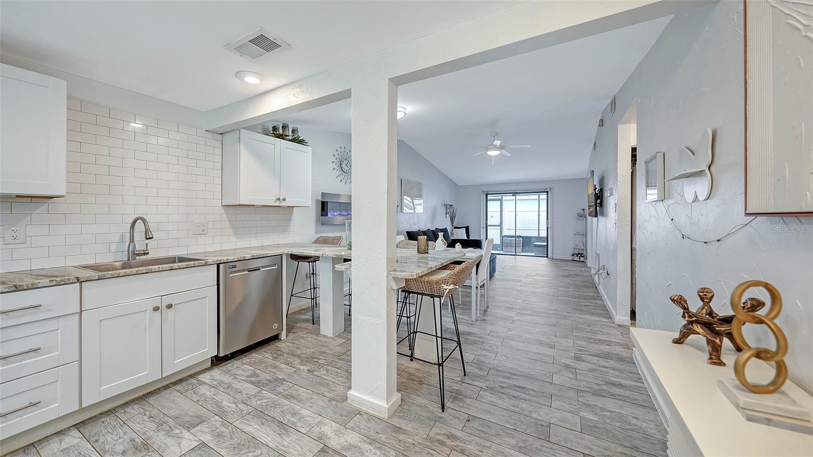 Image 7 of 82 For 5911 39th Avenue W