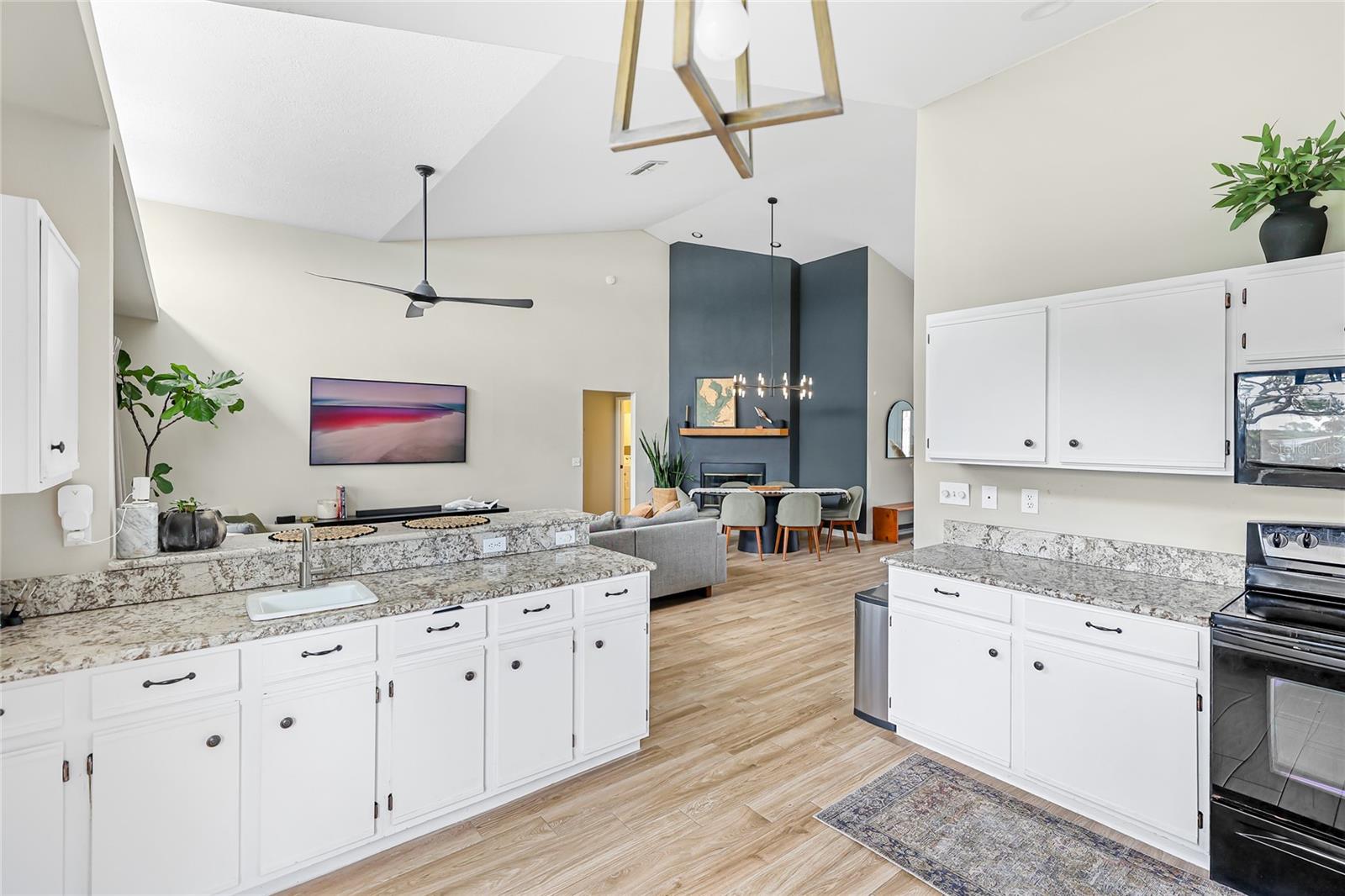 Image 15 of 48 For 4304 14th Avenue E