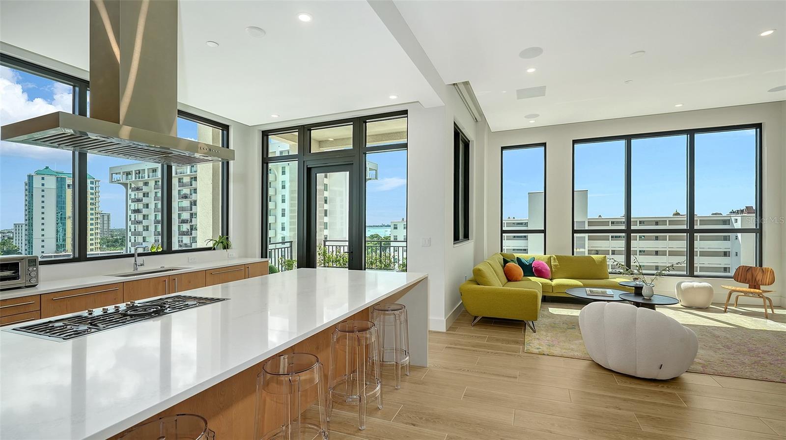 Image 13 of 49 For 33 Palm Avenue 701