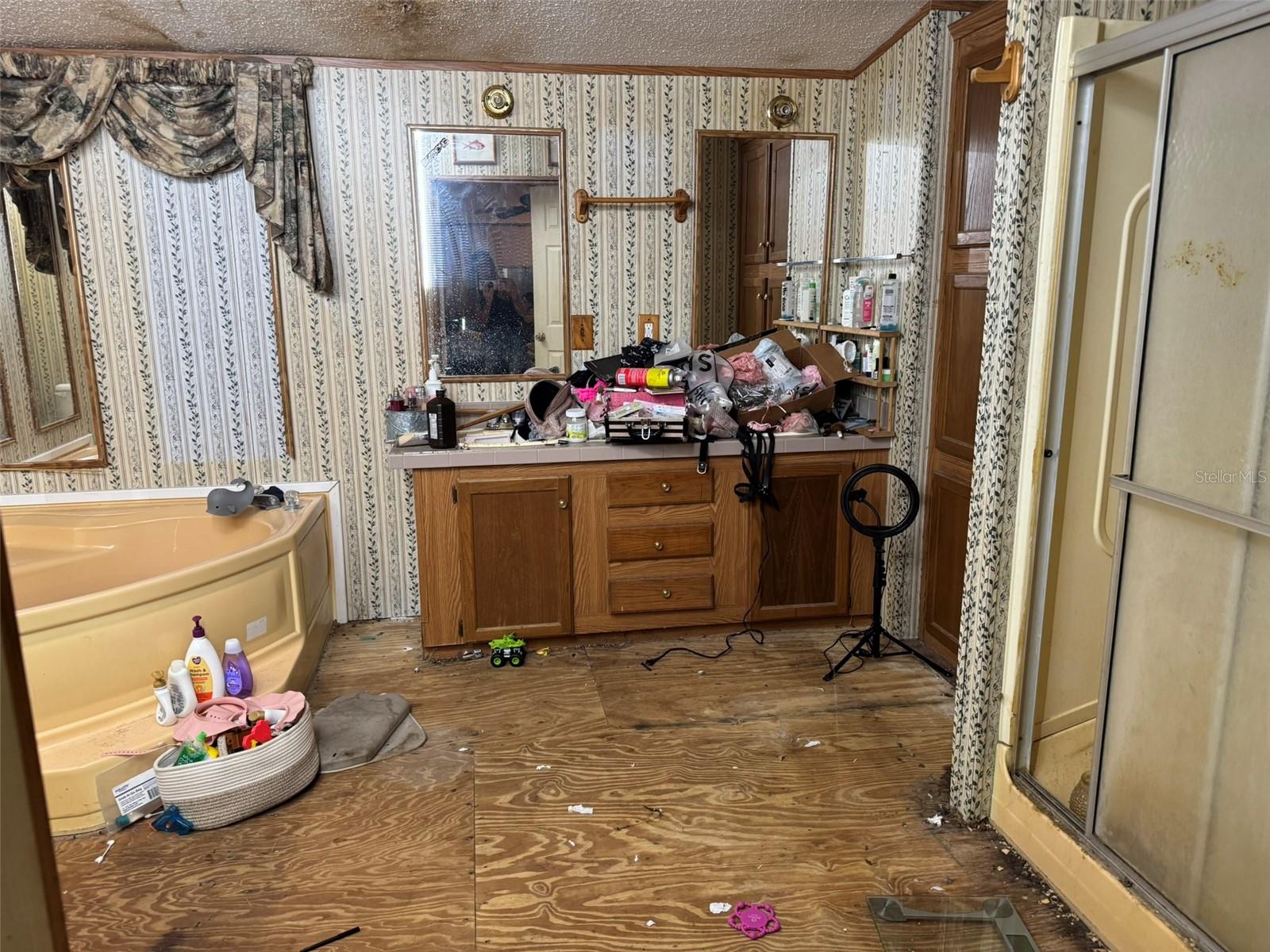 Image 8 of 18 For 17626 Pearlwood Drive