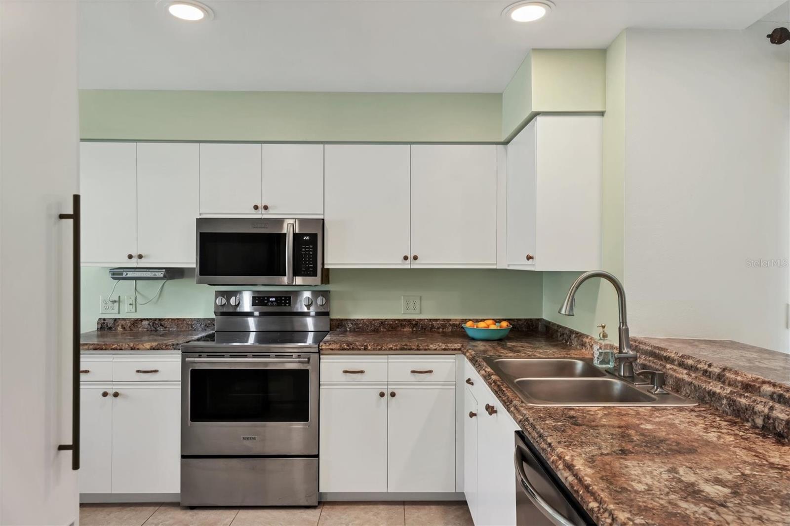 Image 18 of 63 For 6465 Carrington Circle 44
