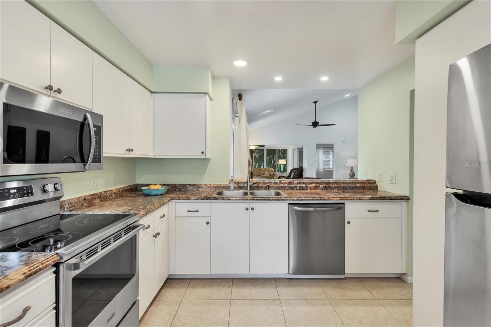 Image 19 of 63 For 6465 Carrington Circle 44