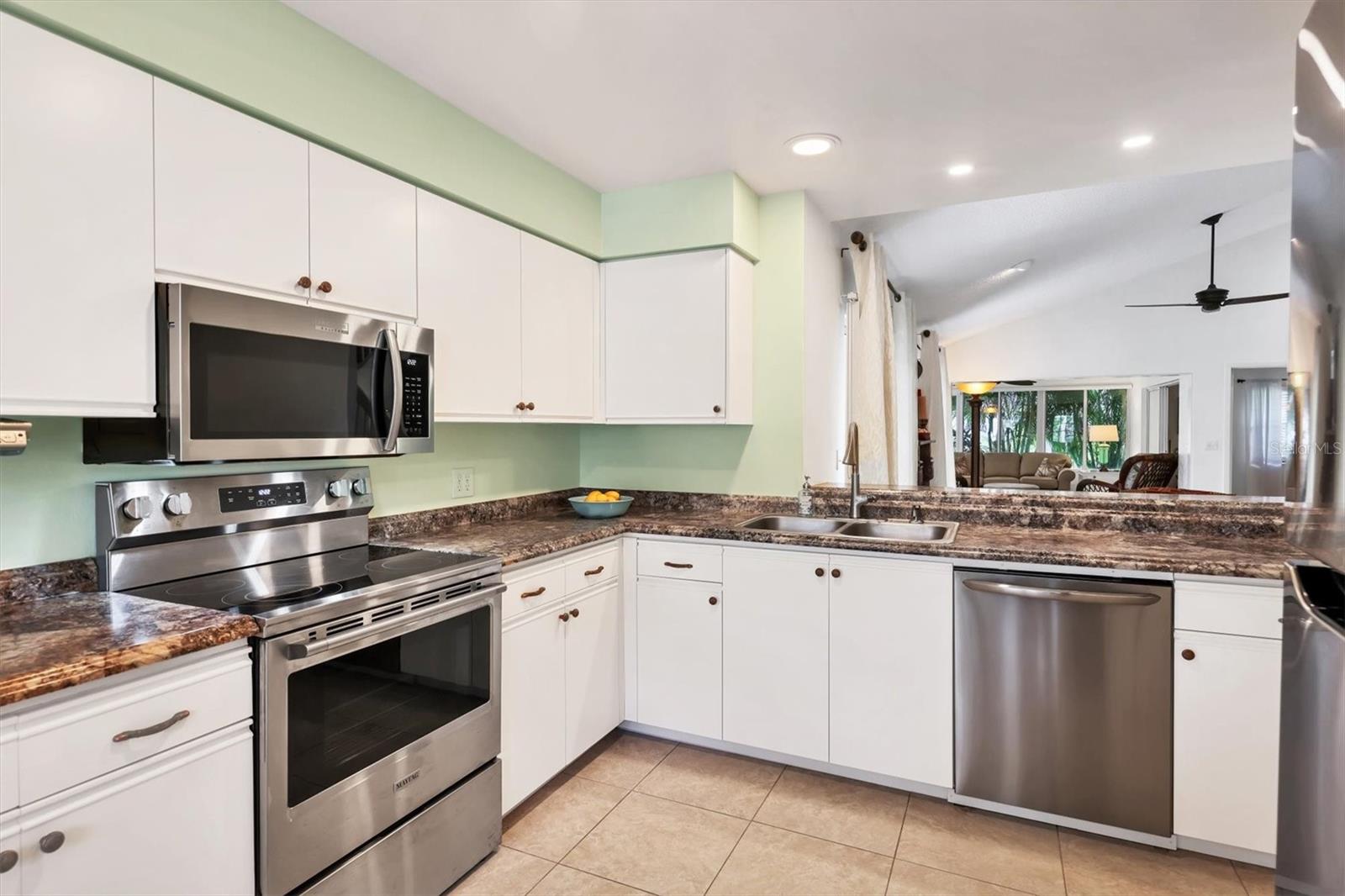 Image 20 of 63 For 6465 Carrington Circle 44