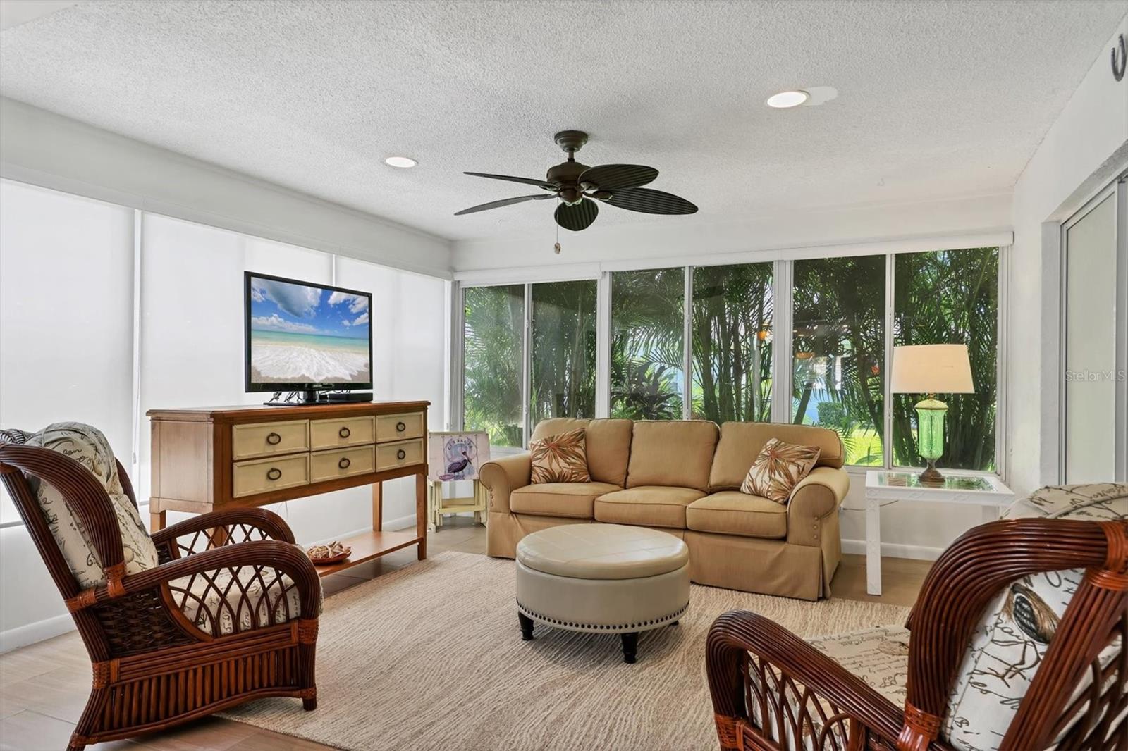 Image 22 of 63 For 6465 Carrington Circle 44