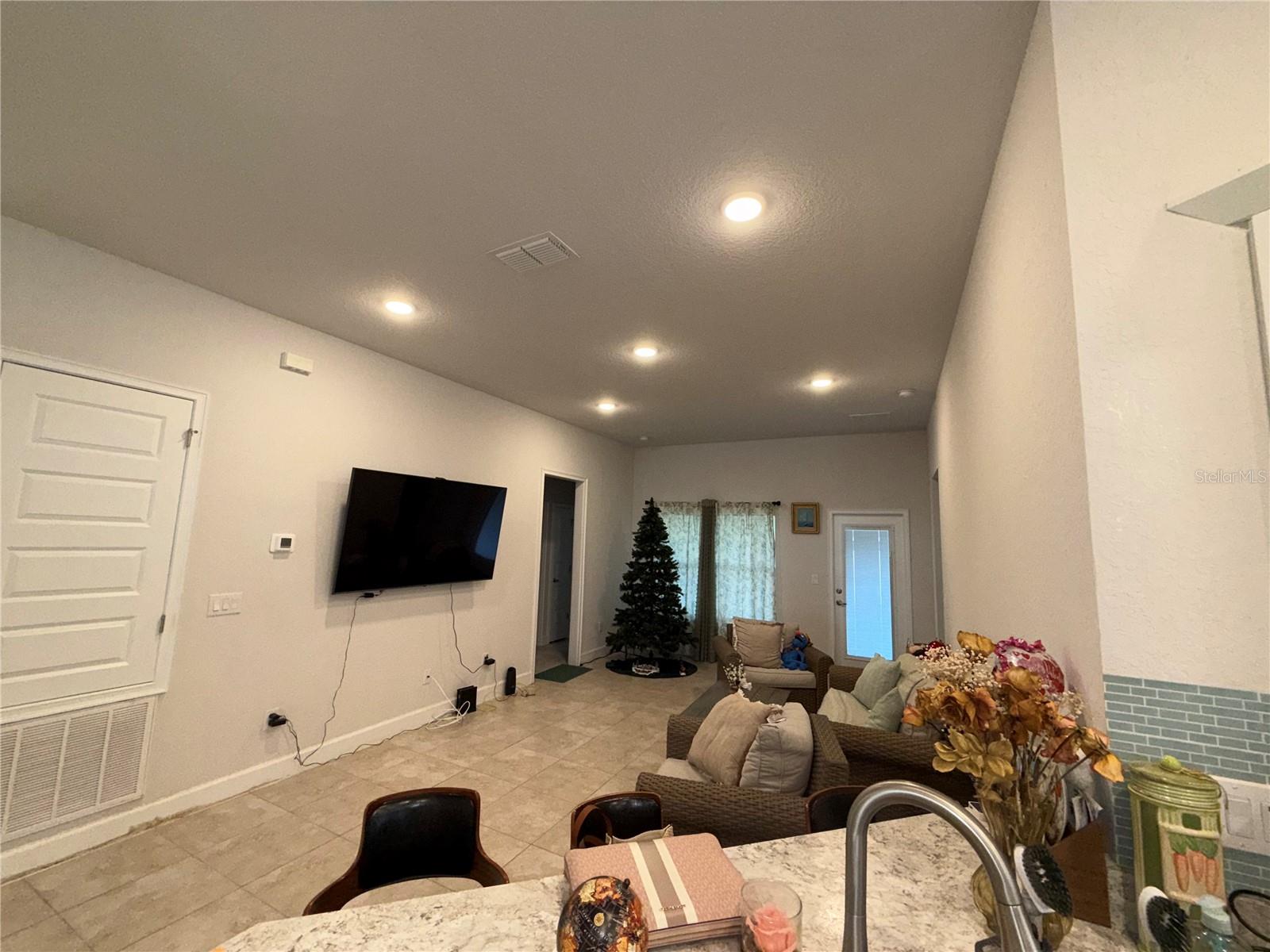 Image 10 of 53 For 14921 Tropical Violet Way