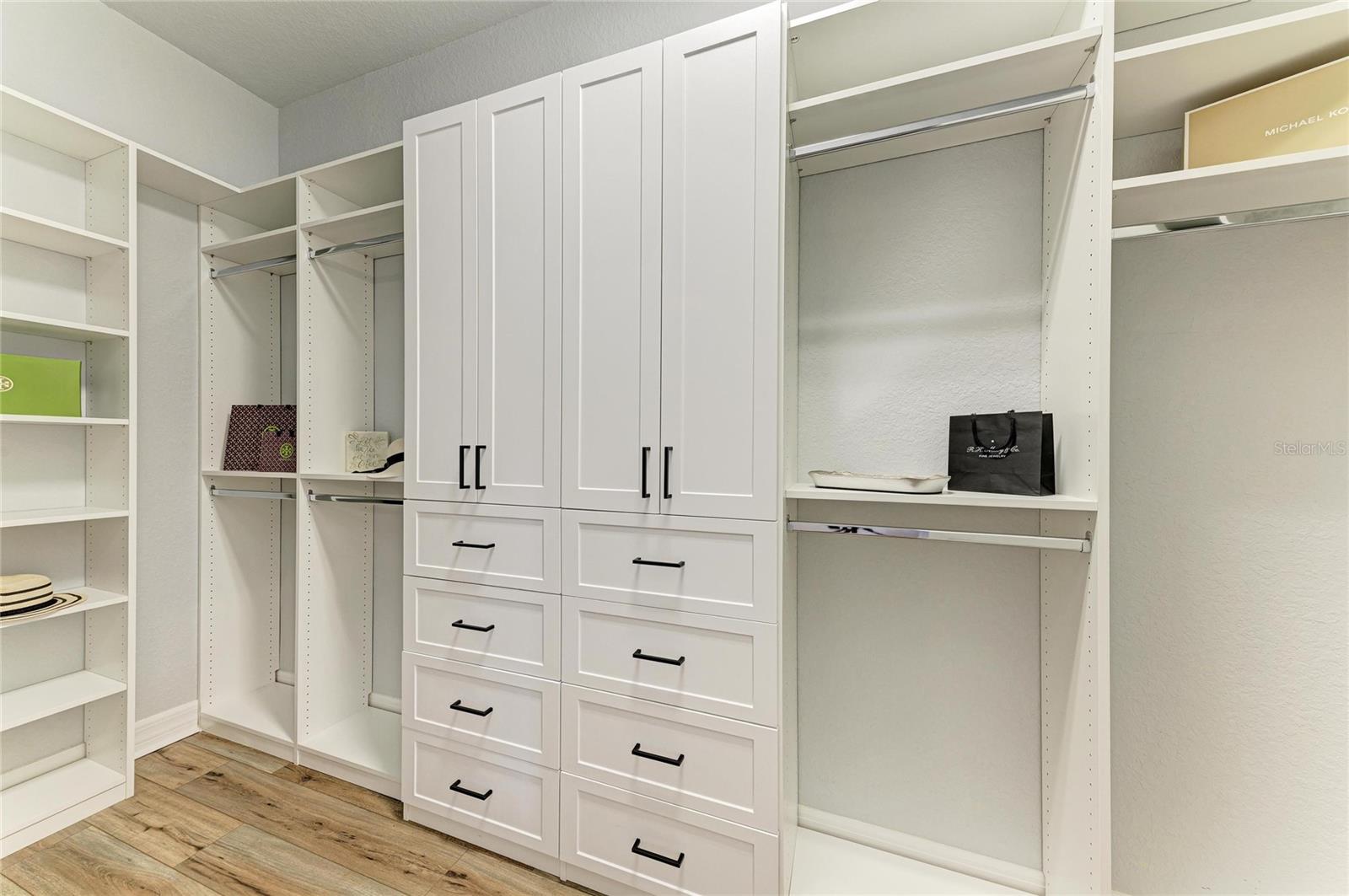 Image 35 of 93 For 8201 Heritage Grand Place