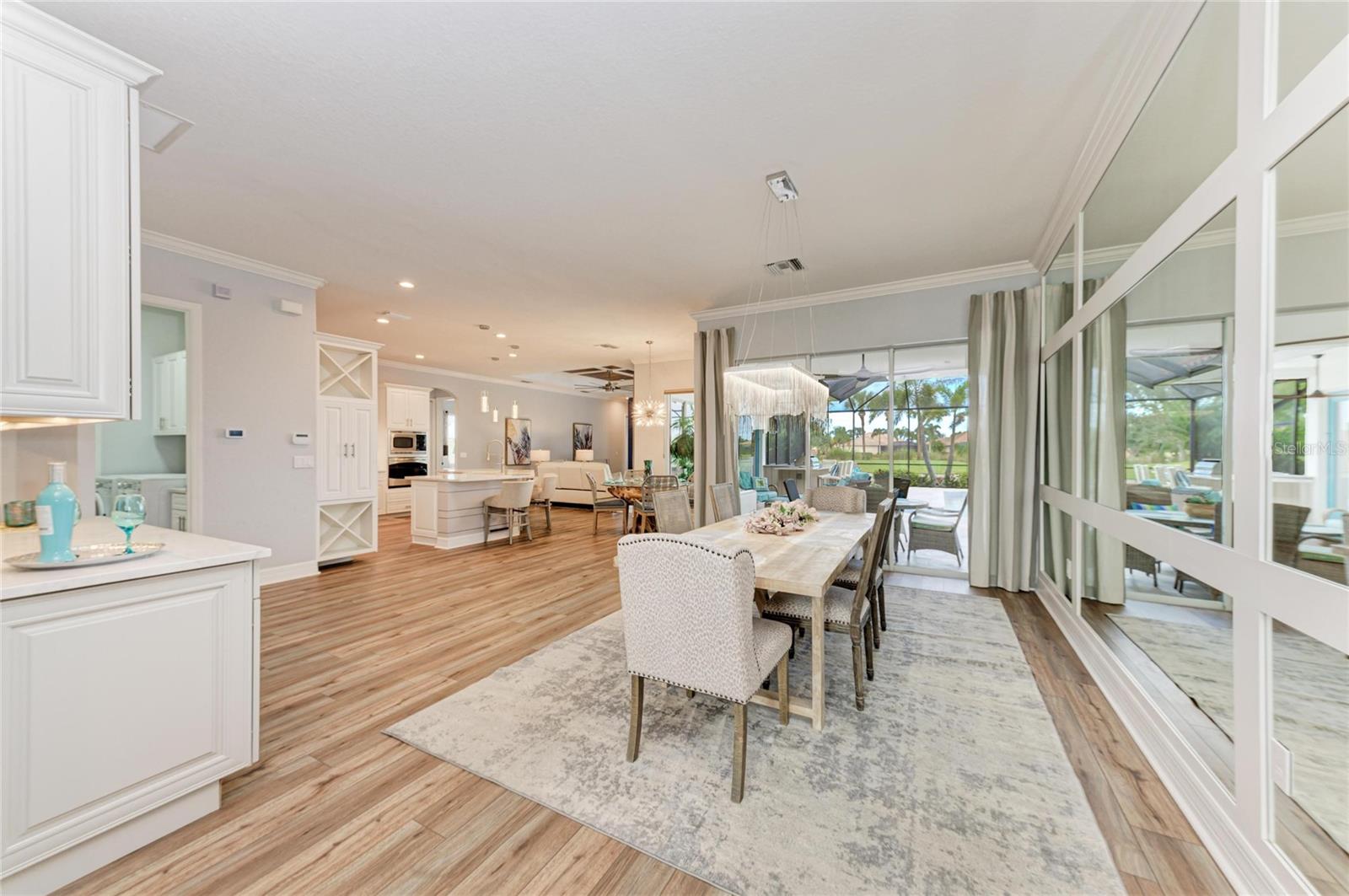 Image 4 of 93 For 8201 Heritage Grand Place