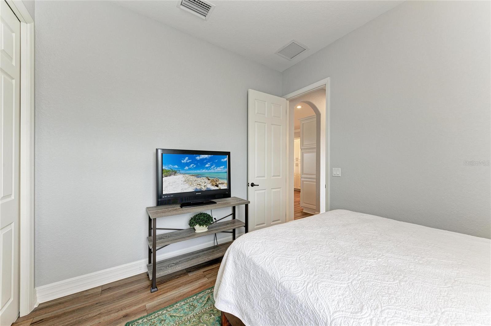 Image 45 of 93 For 8201 Heritage Grand Place