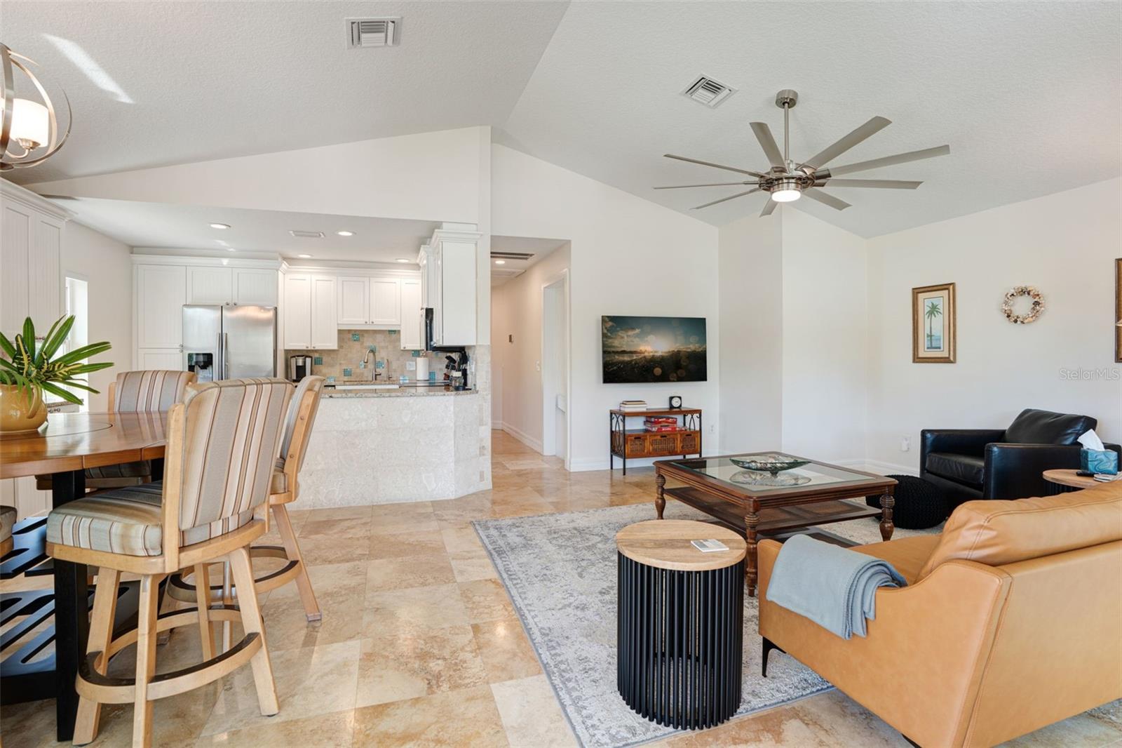 Image 18 of 60 For 38 Bay Street