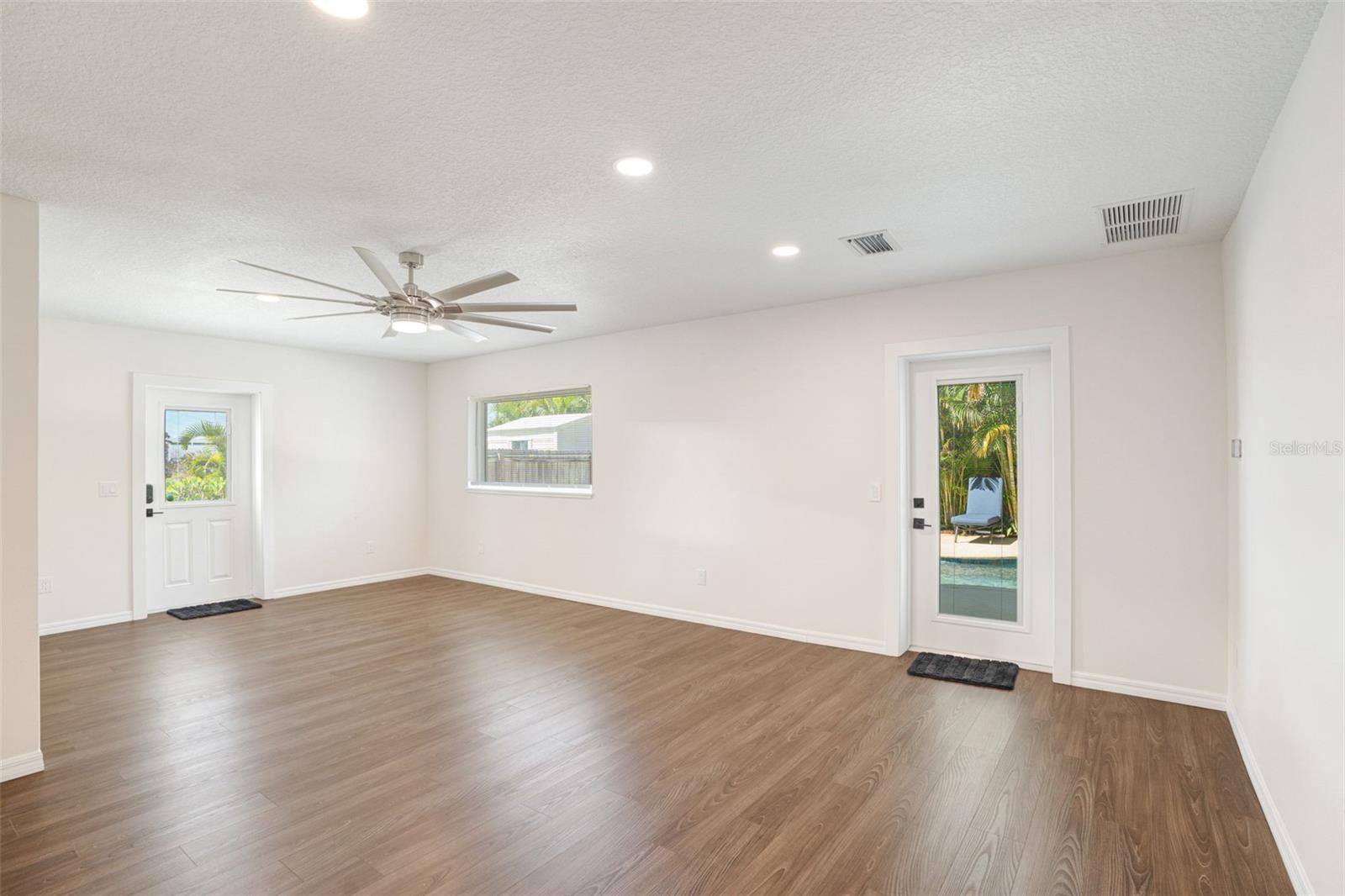 Image 24 of 60 For 38 Bay Street