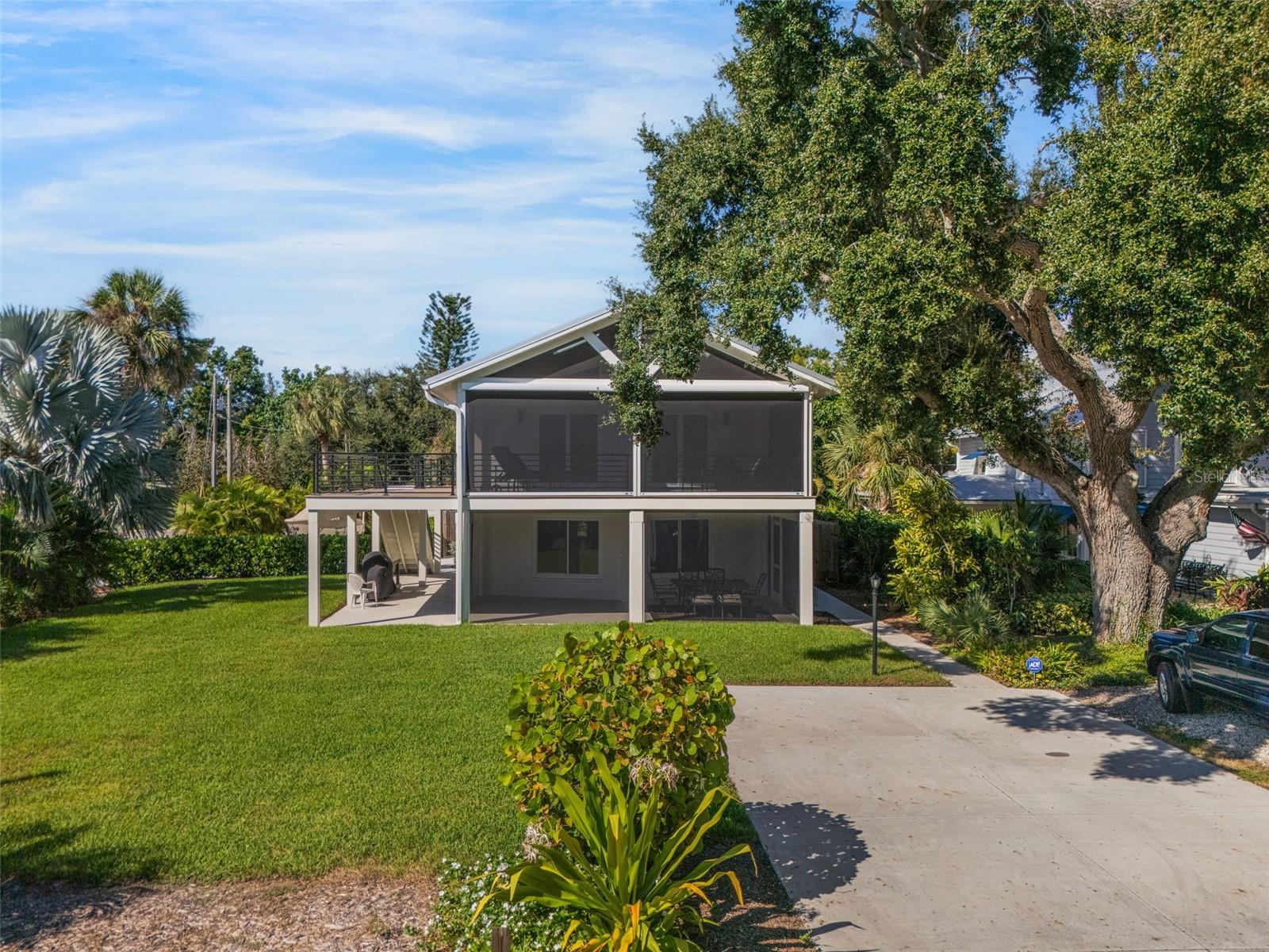 Image 3 of 60 For 38 Bay Street