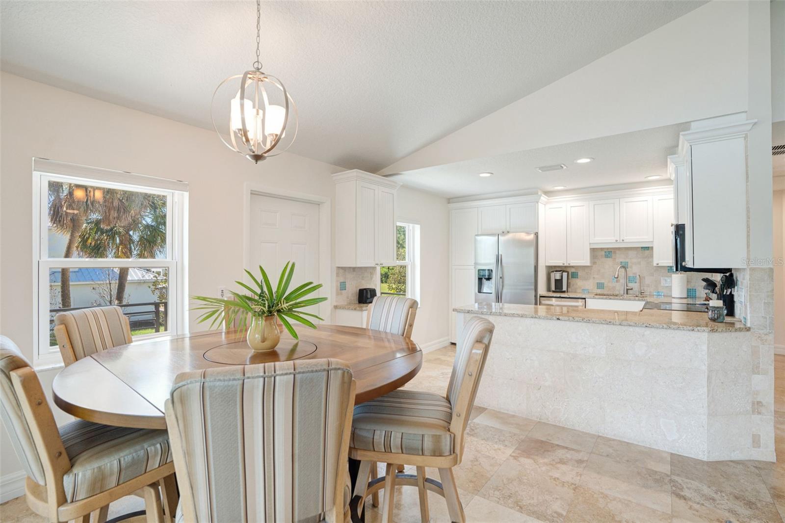 Image 7 of 60 For 38 Bay Street